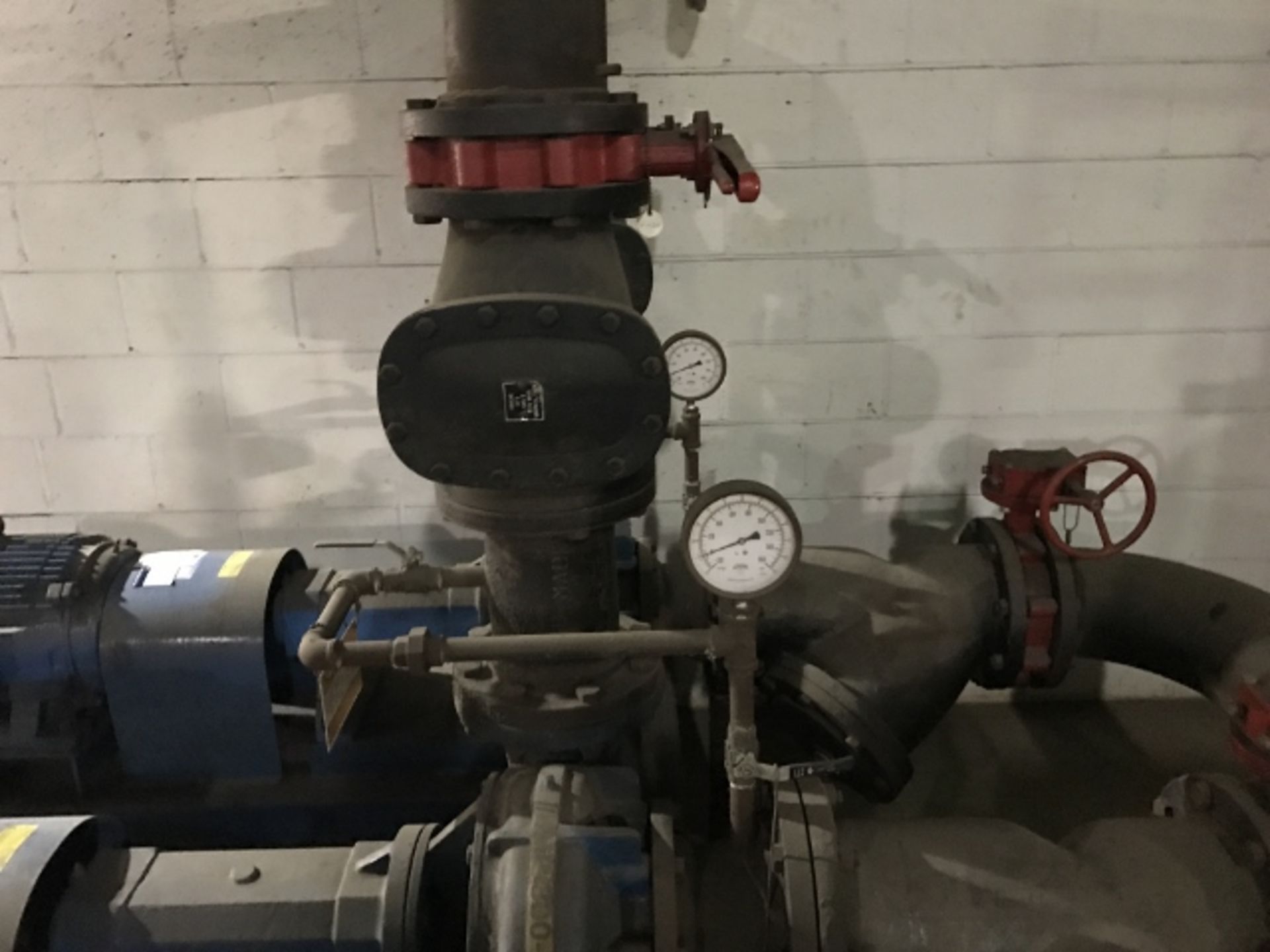 2 water pumps with fiberglass reservoire/pompes &reservoir, 6'x9'.4 - Image 8 of 10