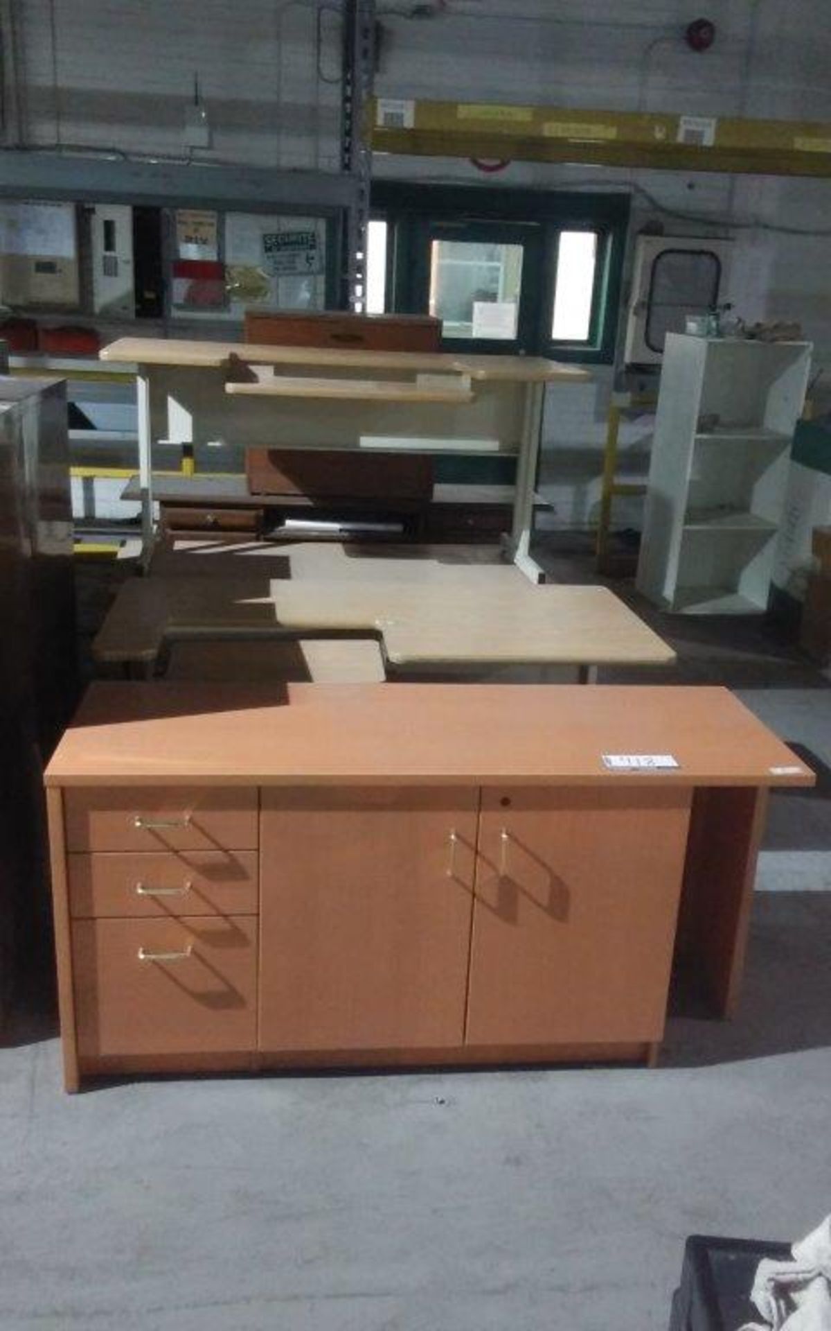 assorted office furniture/meubles assortis -6pcs