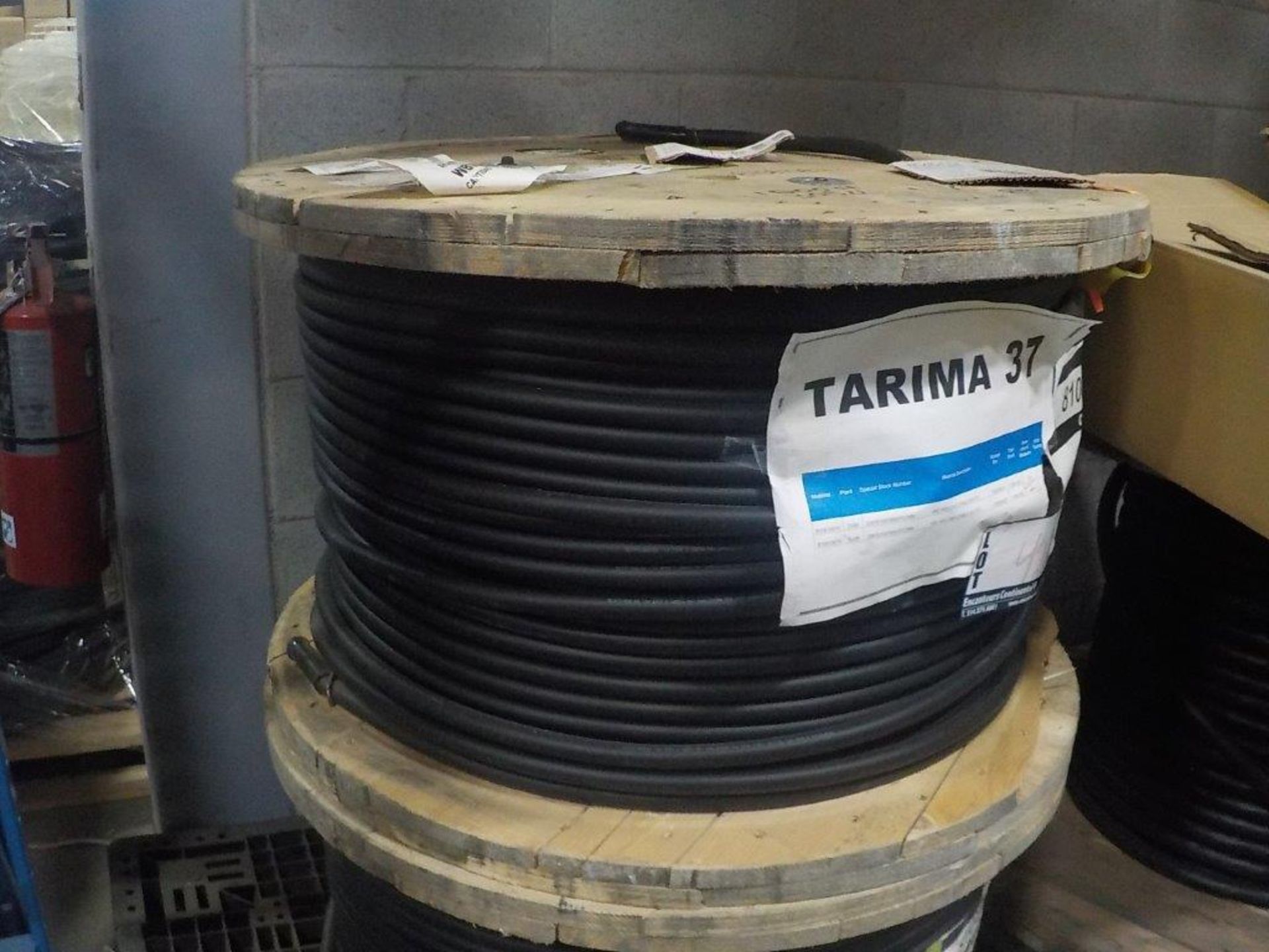 lot: wire / fils: arc welding cable, 4/0 FT-2 (1,000')