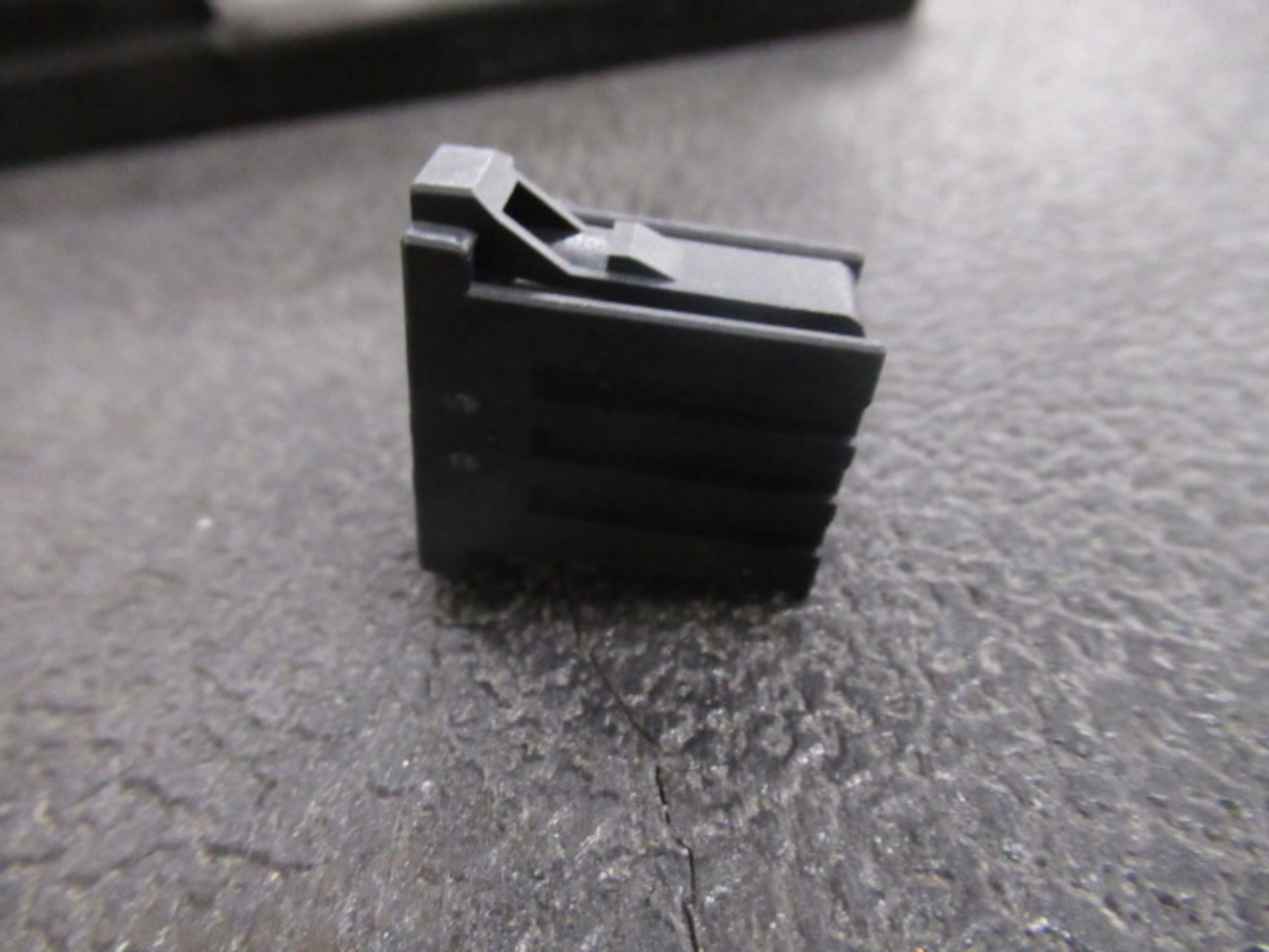 LOT: 20pcs ELECTRICAL CONNECTOR - PLUG 6 POS. - Image 3 of 5