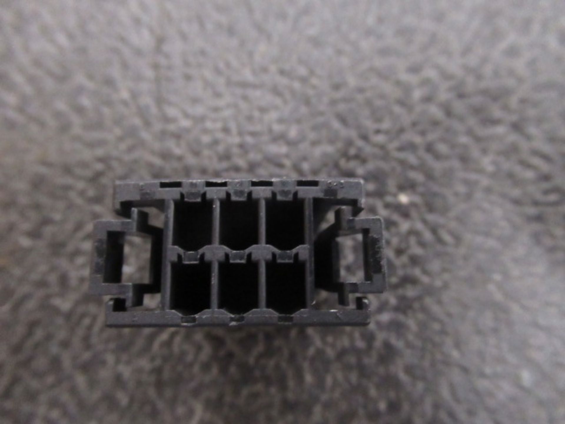 LOT: 20pcs ELECTRICAL CONNECTOR - PLUG 6 POS. - Image 4 of 5