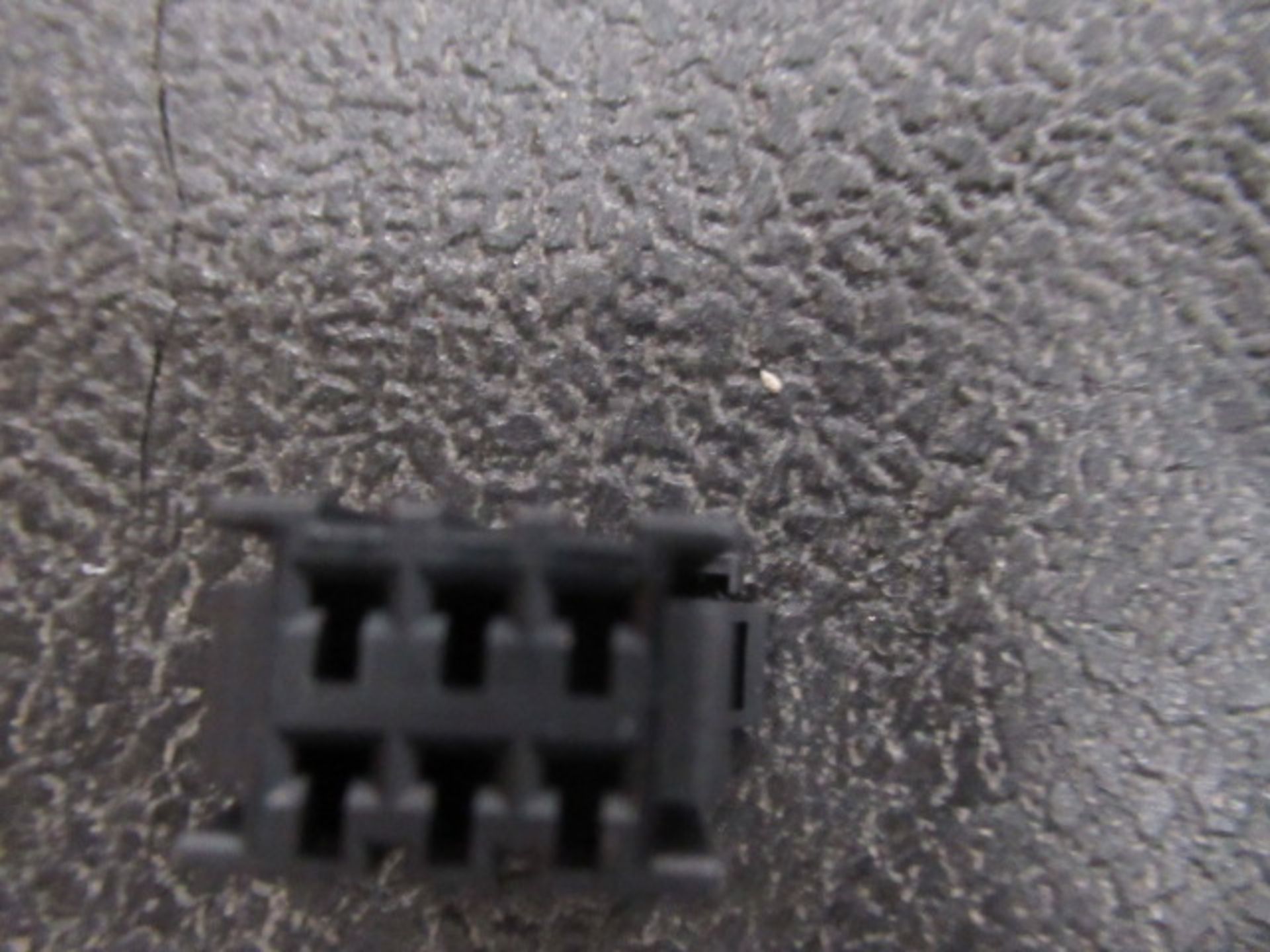 LOT: 20pcs ELECTRICAL CONNECTOR - PLUG 6 POS. - Image 5 of 5