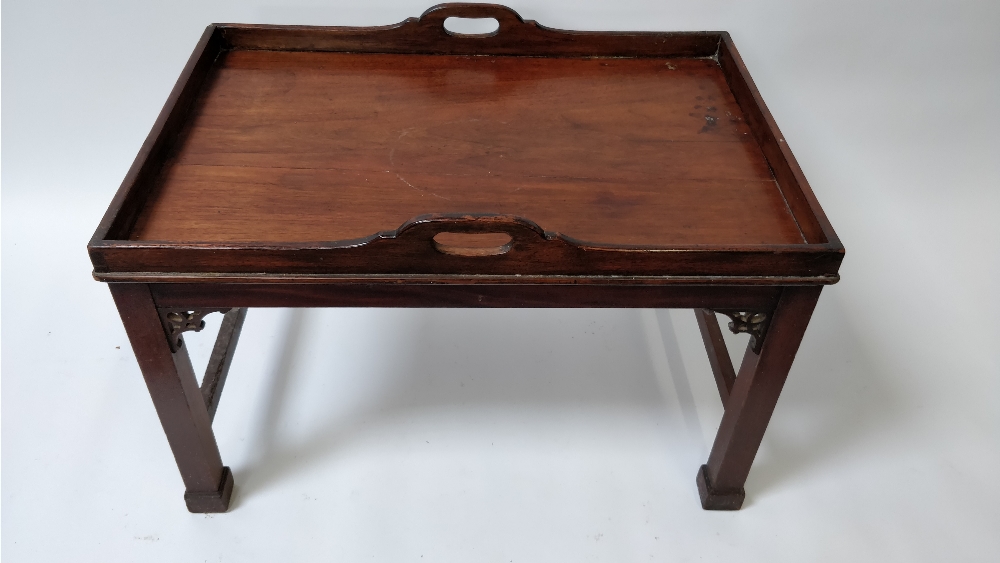 An Edwardian fitted mahogany butlers tray on stand, 50cm high, 80cm long, 53cm deep