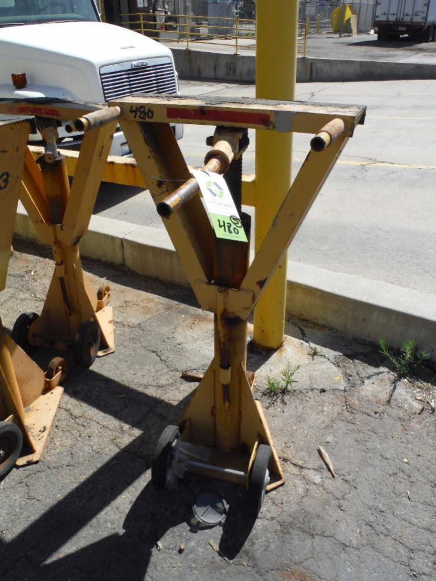 Trailer stabilizing jacks (EACH) ** Rigging Fee: $15 ** - Image 2 of 4