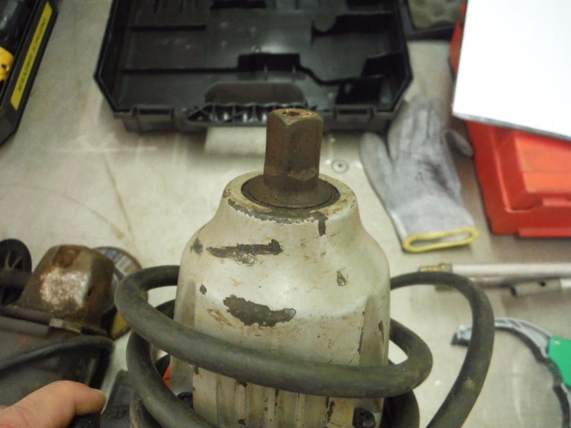 Milwaukee heavy duty electric impact, 1/2 in. drive ** Rigging Fee: $5 ** - Image 3 of 3