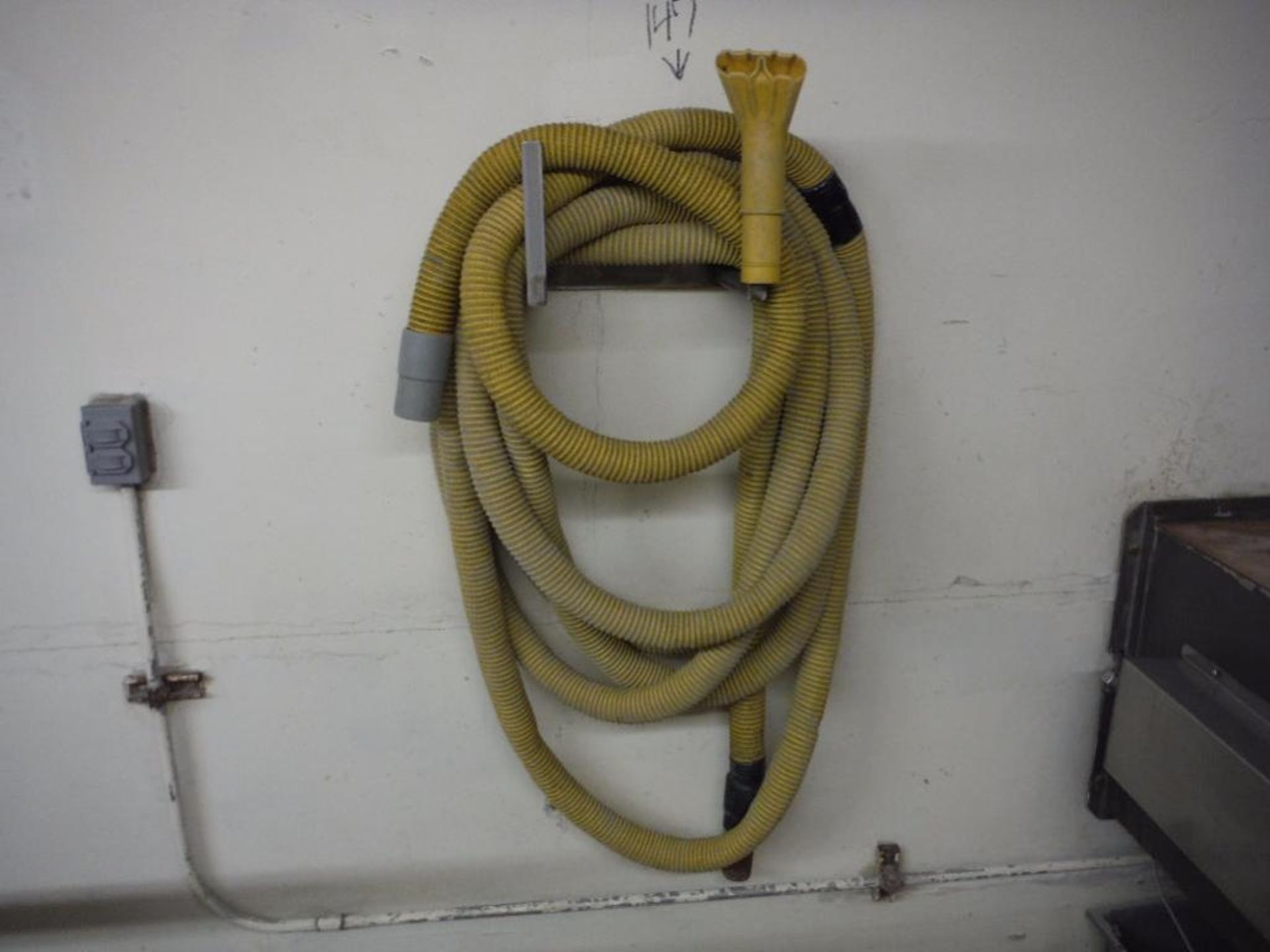 SS air hose reel and hose, 36 in. floor fan, vacuum hose, poly shovel, poly scraper ** Rigging - Image 7 of 7
