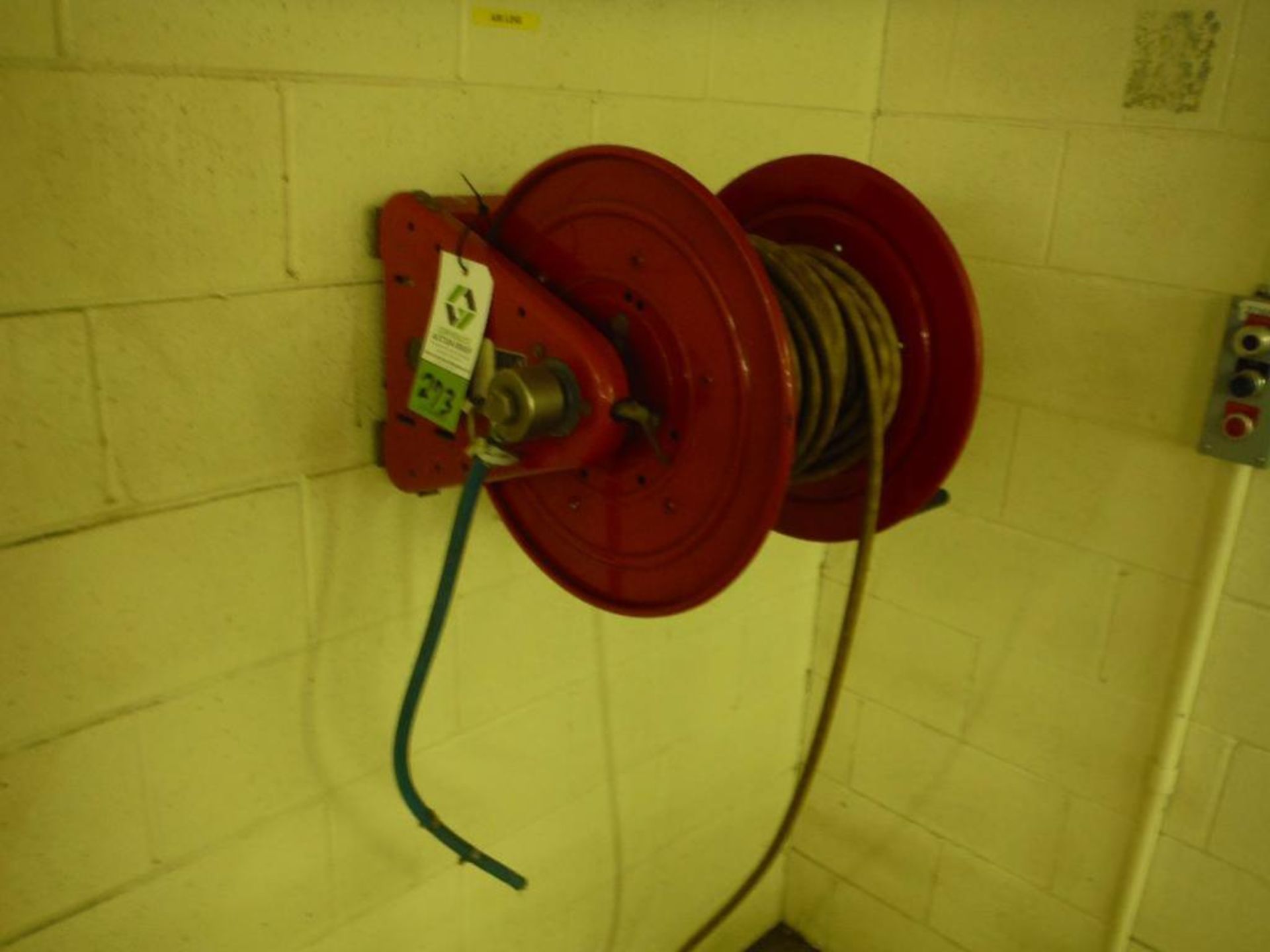 Reelcraft hand crank hose reel with hose (EACH) ** Rigging Fee: $15 ** - Image 3 of 6