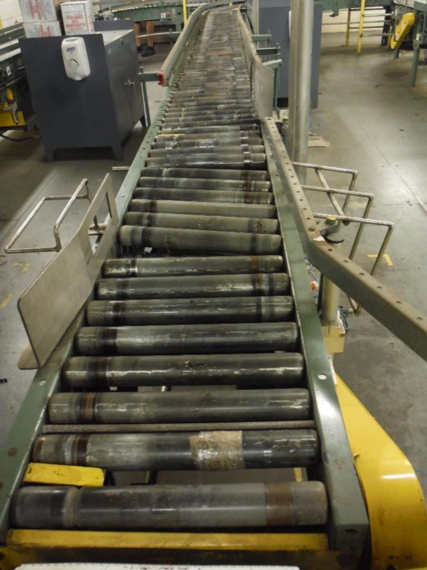 Hytrol 45 degree powered roller conveyor, 25 ft. long x 15 in. wide, motor and drive, mild steel - Image 3 of 6