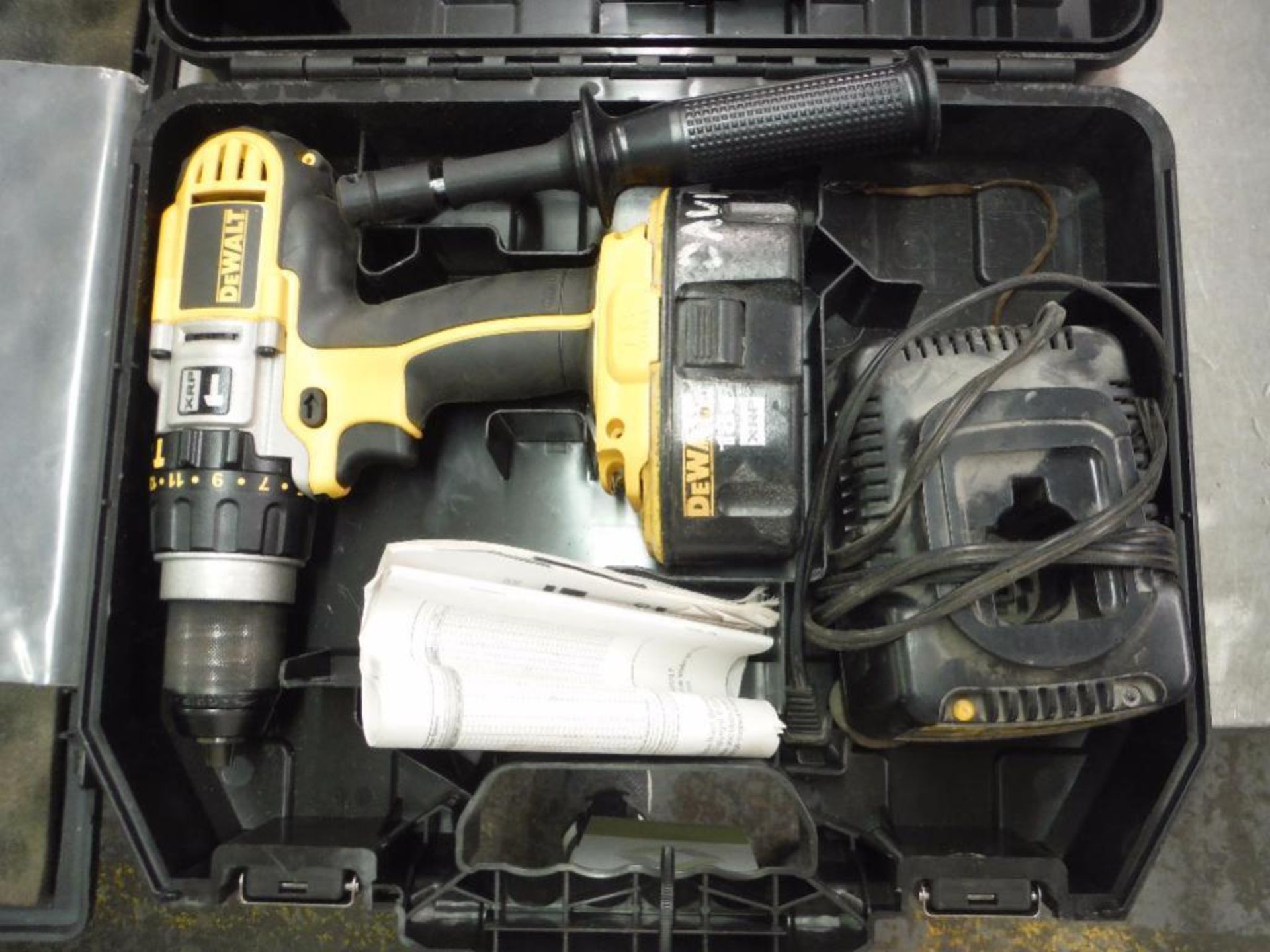 Dewalt 18 volt xrp cordless drill, battery, battery charger, case ** Rigging Fee: $5 ** - Image 2 of 3