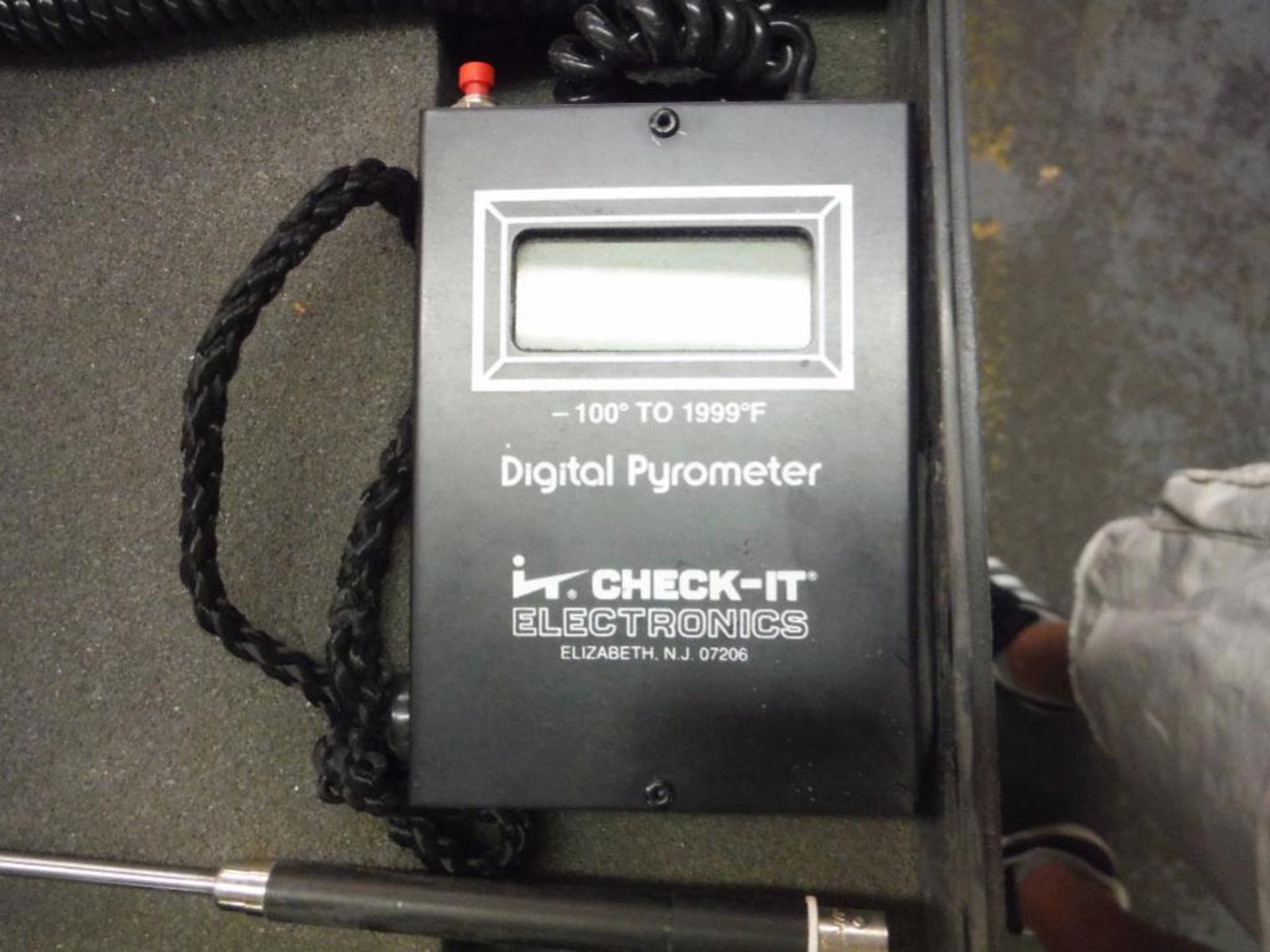 Inficon whisper with case and digital pyrometer with case?** Rigging Fee: $5 ** - Image 6 of 7