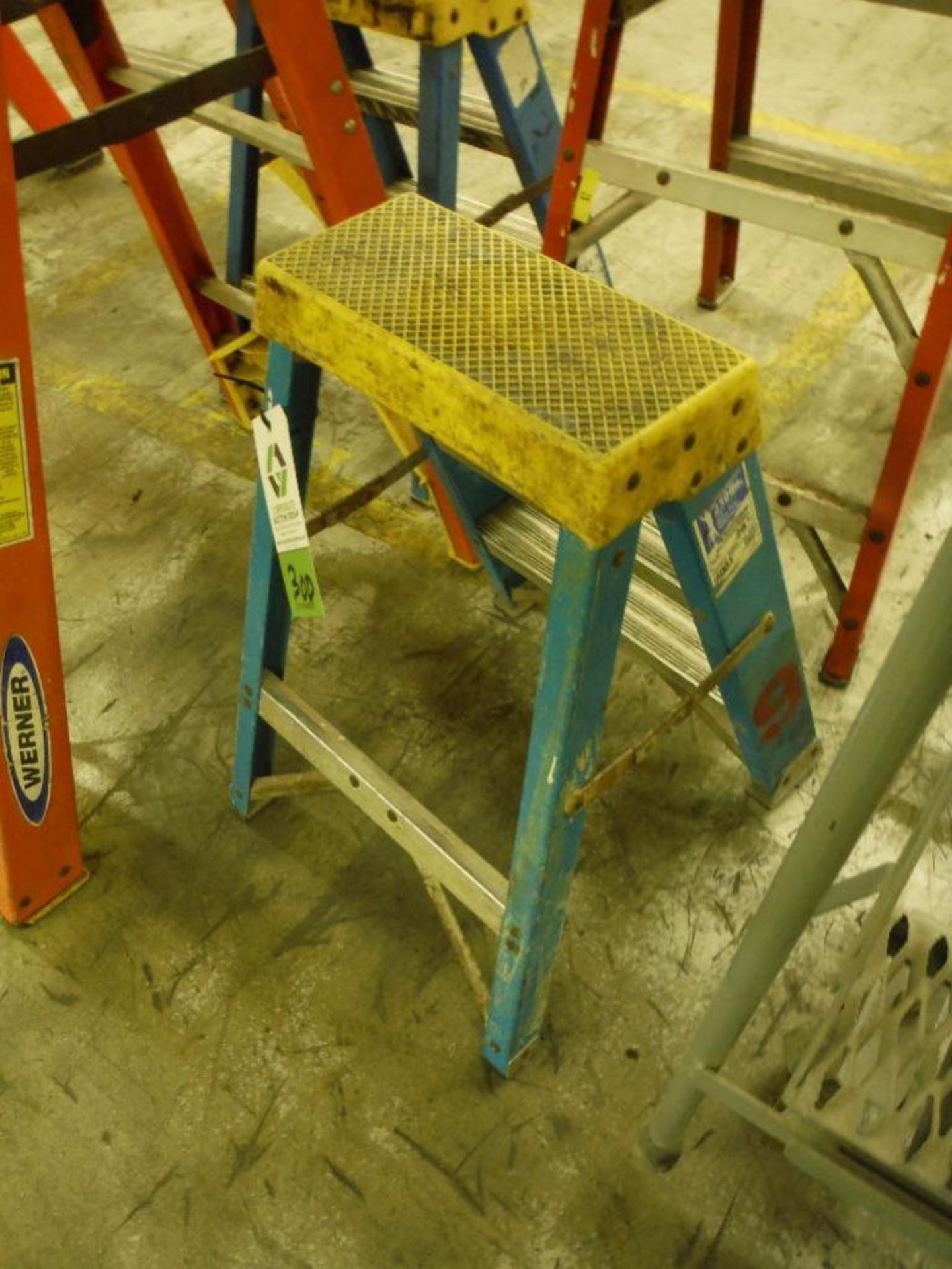 Werner 4 ft. and 2 step fiberglass step ladders ** Rigging Fee: $10 ** - Image 2 of 4