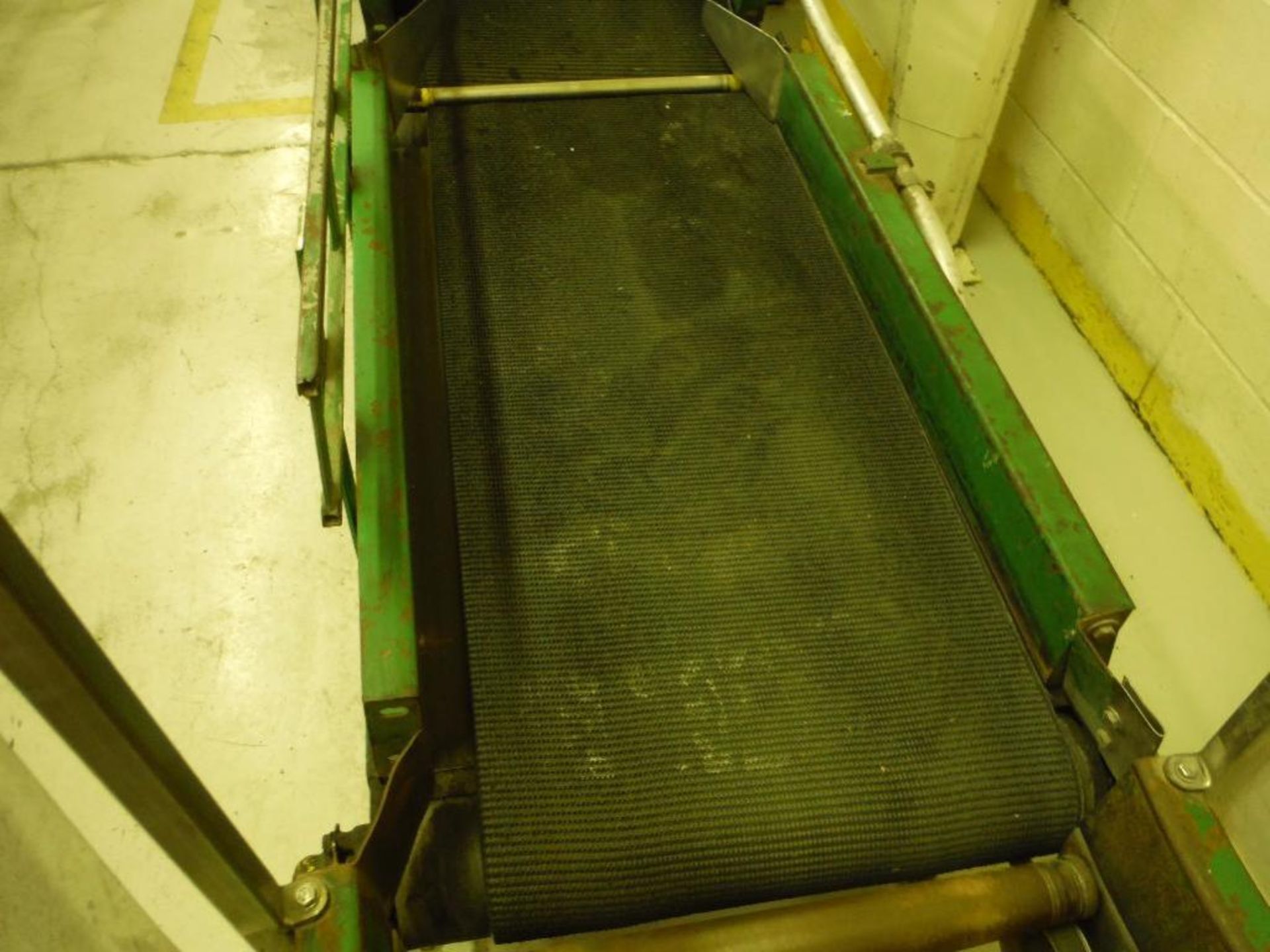 Uniflo rubber belt conveyor with incline, 48 ft. long x 18 in. wide x 18 in. infeed x 102 in. - Image 4 of 8