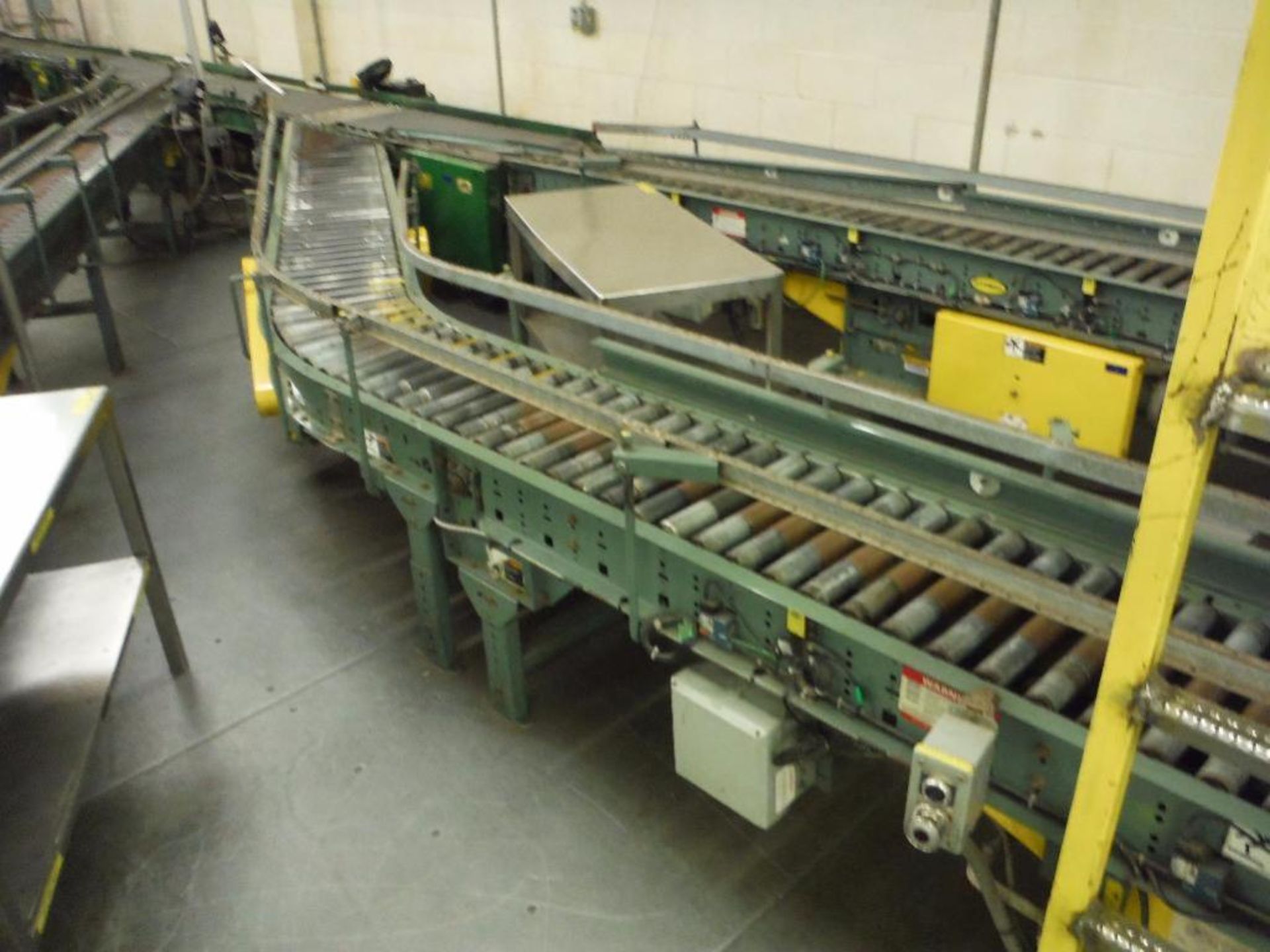 Hytrol 45 degree powered roller conveyor, 24 ft. long x 15 in. wide, motor and drive, mild steel - Image 4 of 7