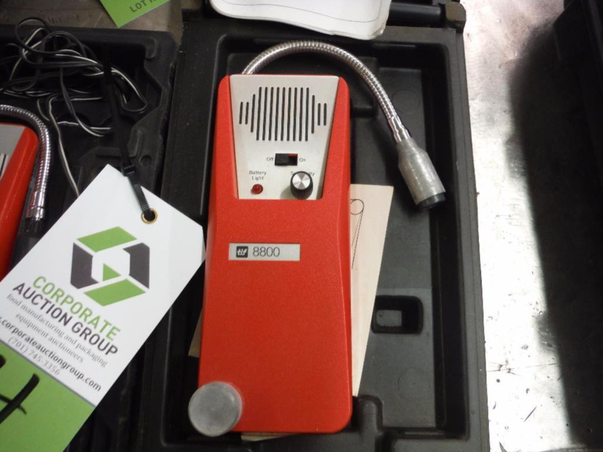 TIF combustible gas detector, Model TIF8800A (EACH) ** Rigging Fee: $5 ** - Image 4 of 6