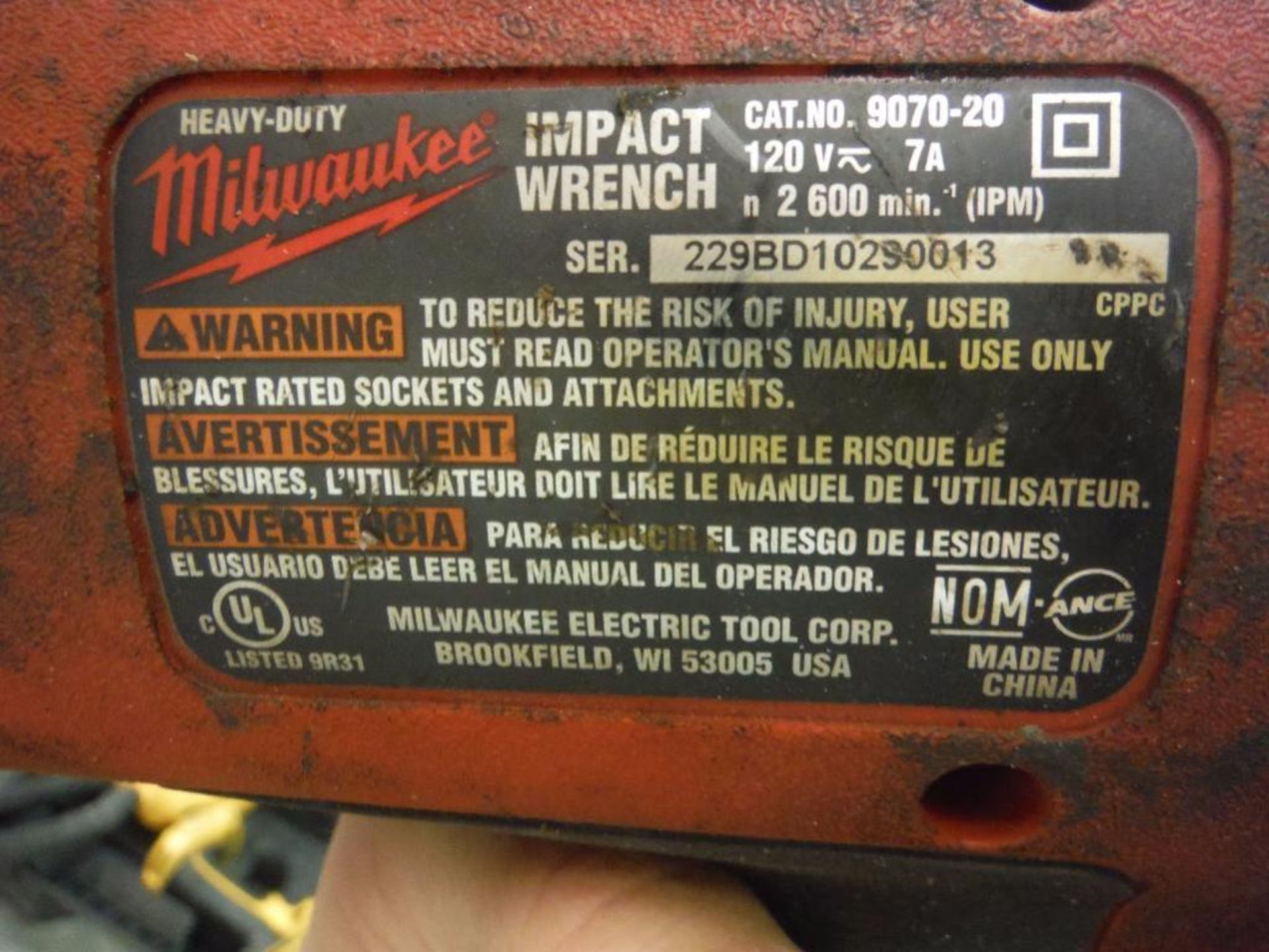Milwaukee heavy duty electric impact, 1/2 in. drive ** Rigging Fee: $5 ** - Image 2 of 3