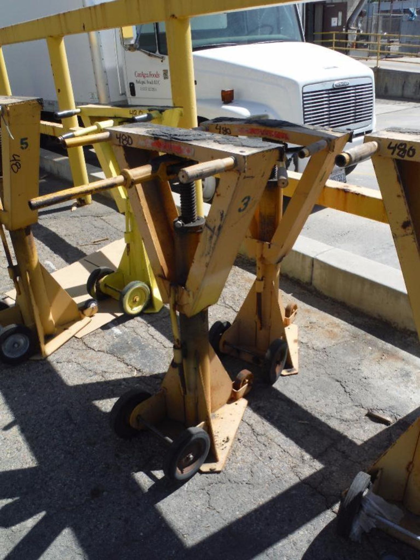 Trailer stabilizing jacks (EACH) ** Rigging Fee: $15 ** - Image 3 of 4