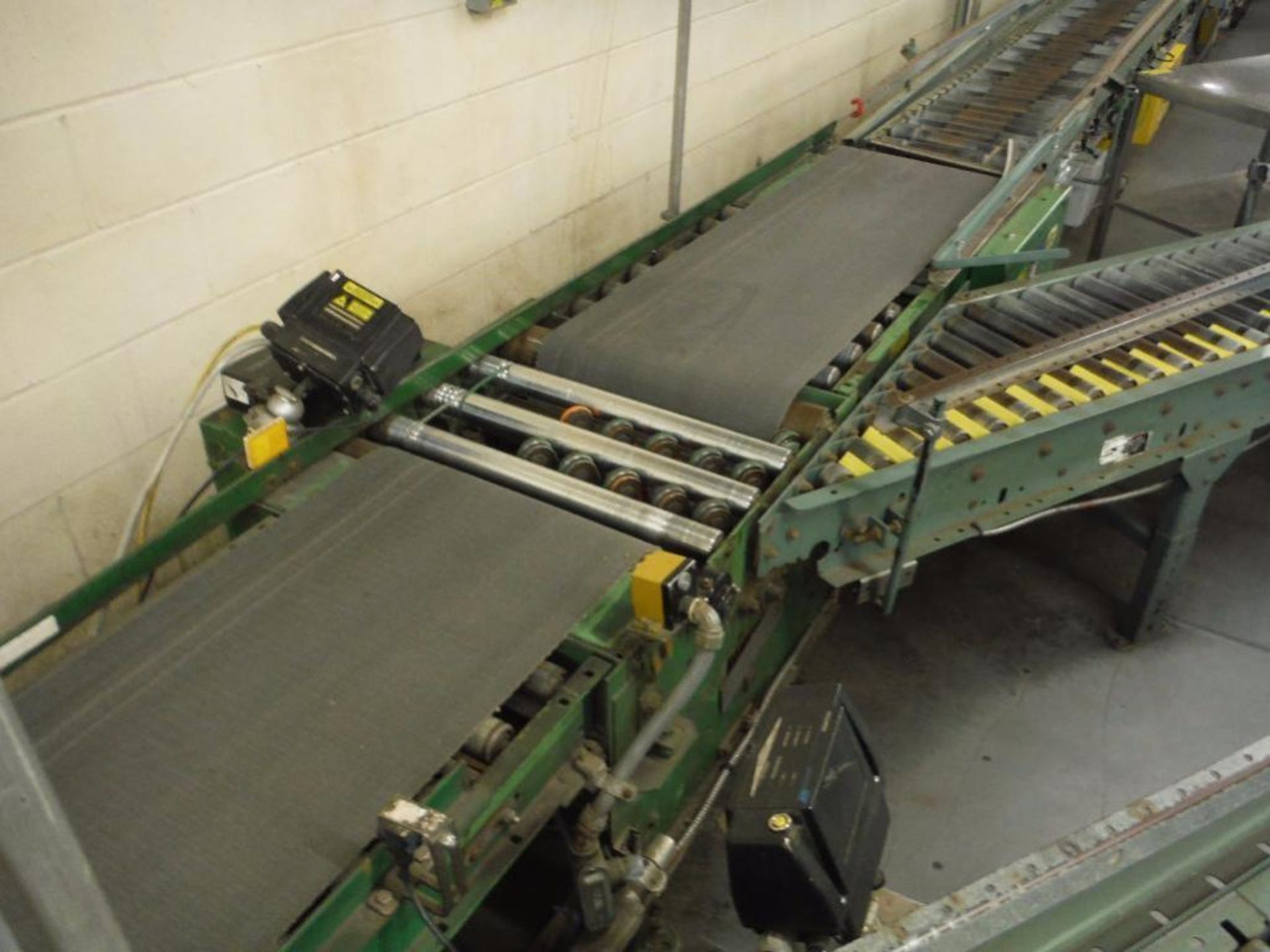 Uniflo rubber belt conveyor, 32 ft. long x 18 in. wide, with (3) 45 degree power turners, with - Image 5 of 11