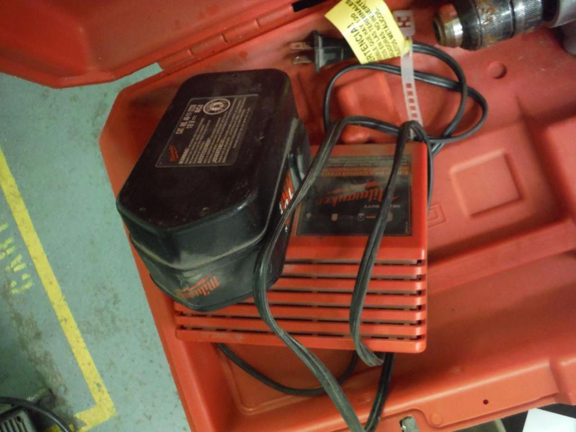 Milwaukee 18 volt cordless 1/2 in. heavy duty drill, 2 batteries, charger, plastic case ** Rigging - Image 3 of 4