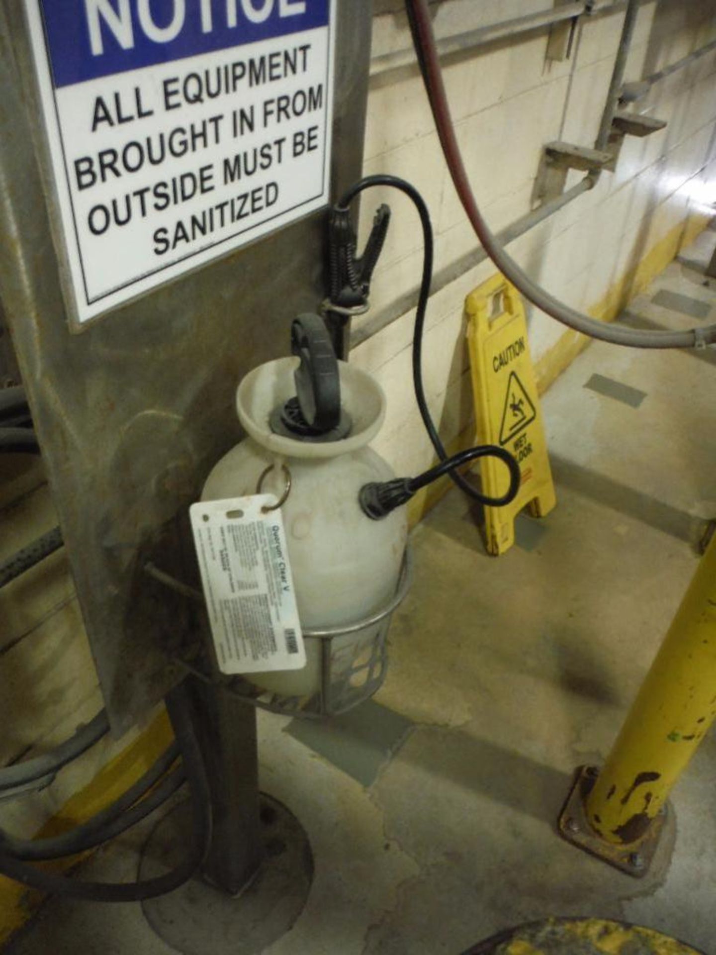 Forklift water de-ionizer ** Rigging Fee: $50 ** - Image 5 of 5