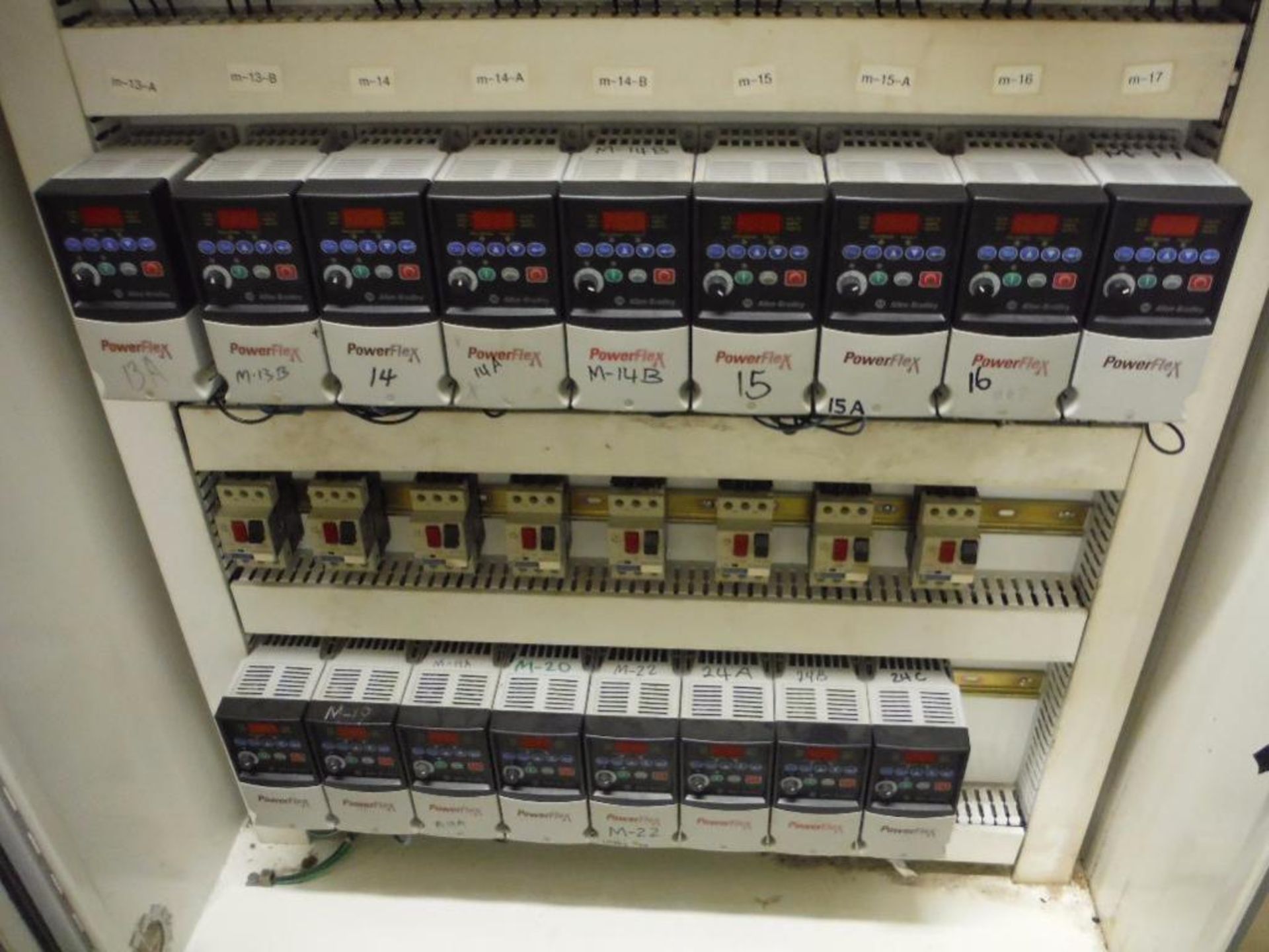 (26) Allen Bradley powerflex 4 vfds, 0.5 hp each, mild steel control cabinet, 36 in. long x 12 in. - Image 4 of 7