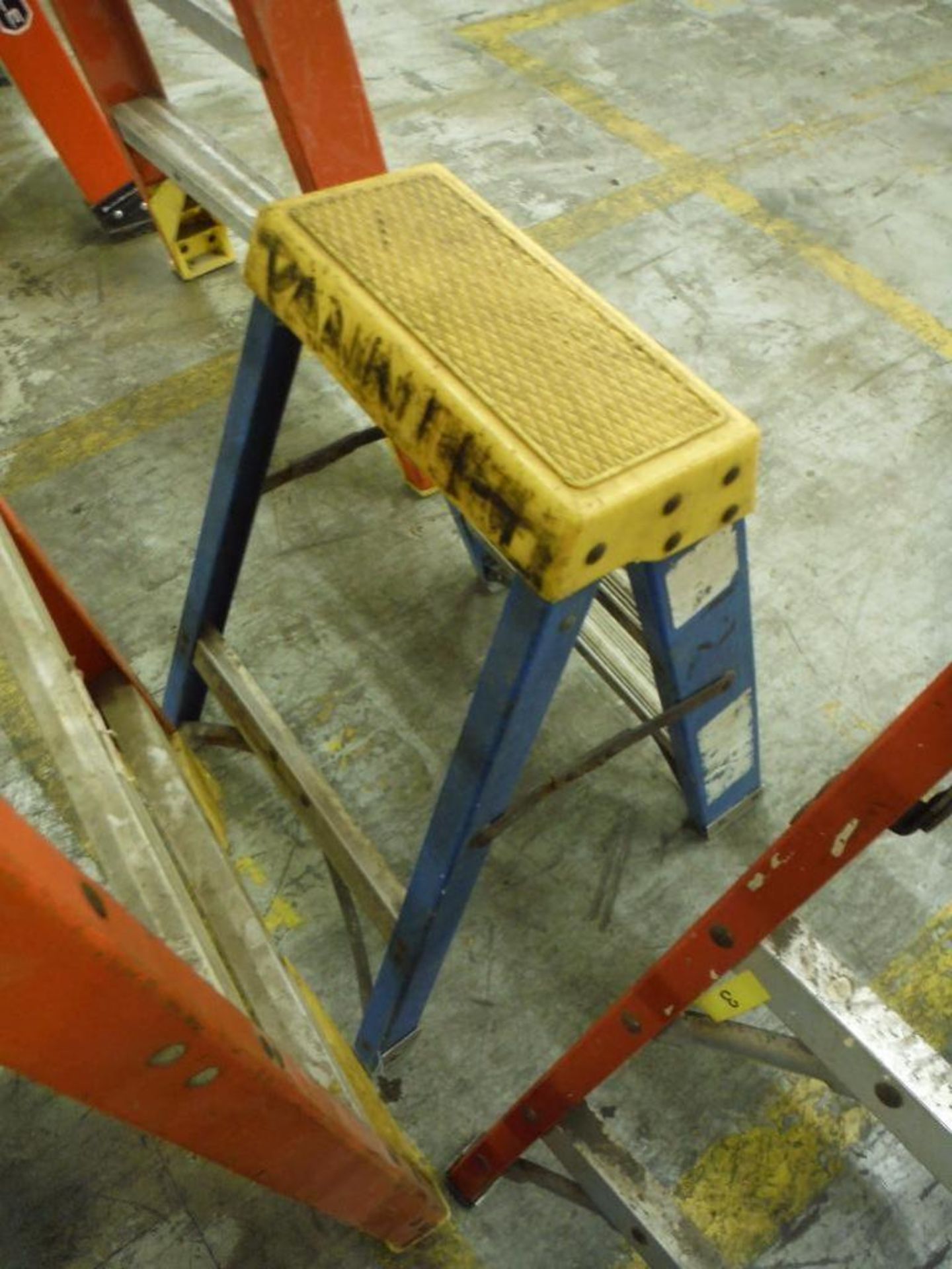 Werner 4 ft. and 2 step fiberglass step ladders ** Rigging Fee: $10 ** - Image 2 of 4