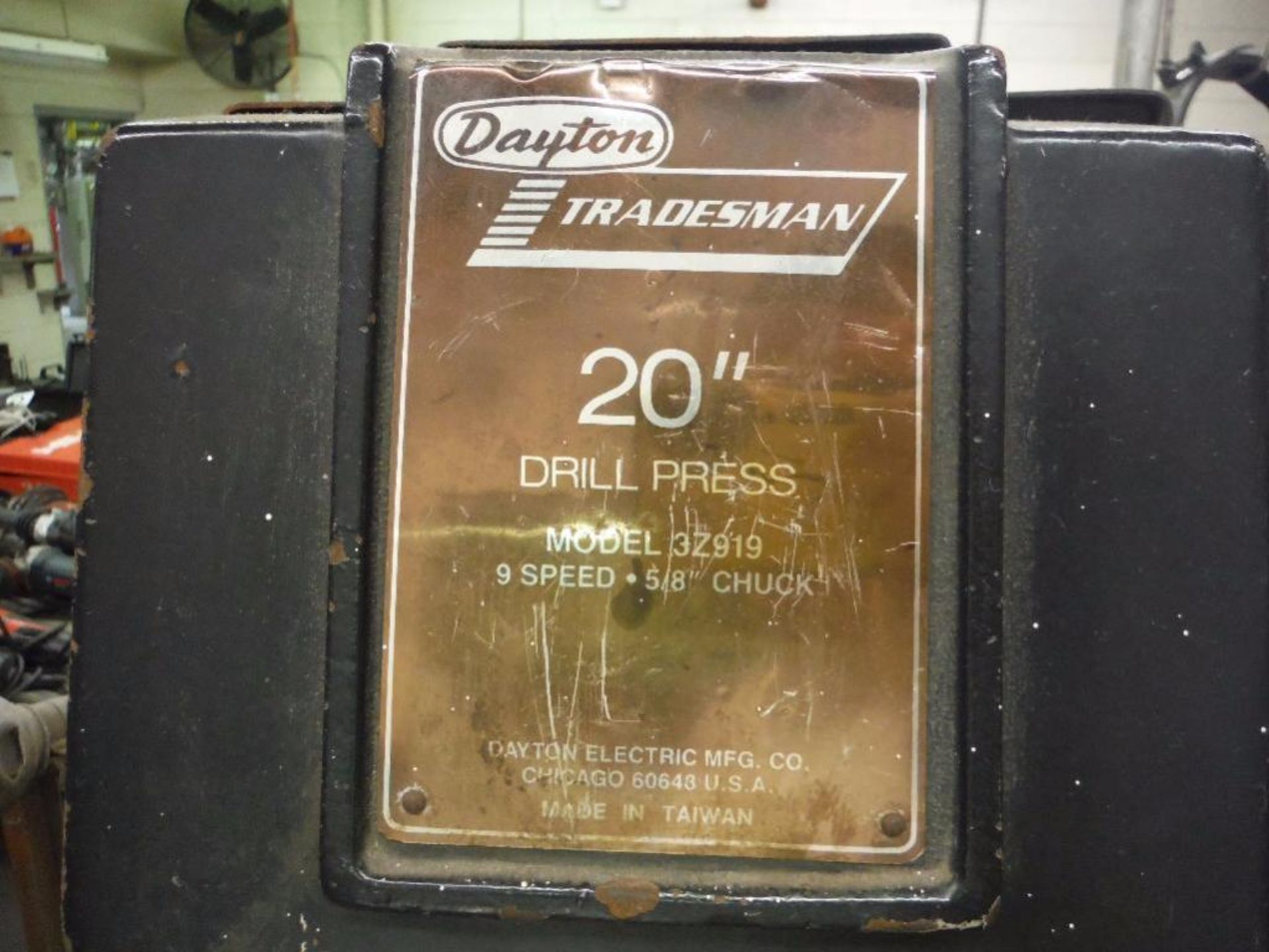 Dayton 20 in. drill press, Model 3Z919, 9 speed, 5/8 in. chuck ** Rigging Fee: $50 ** - Image 4 of 5