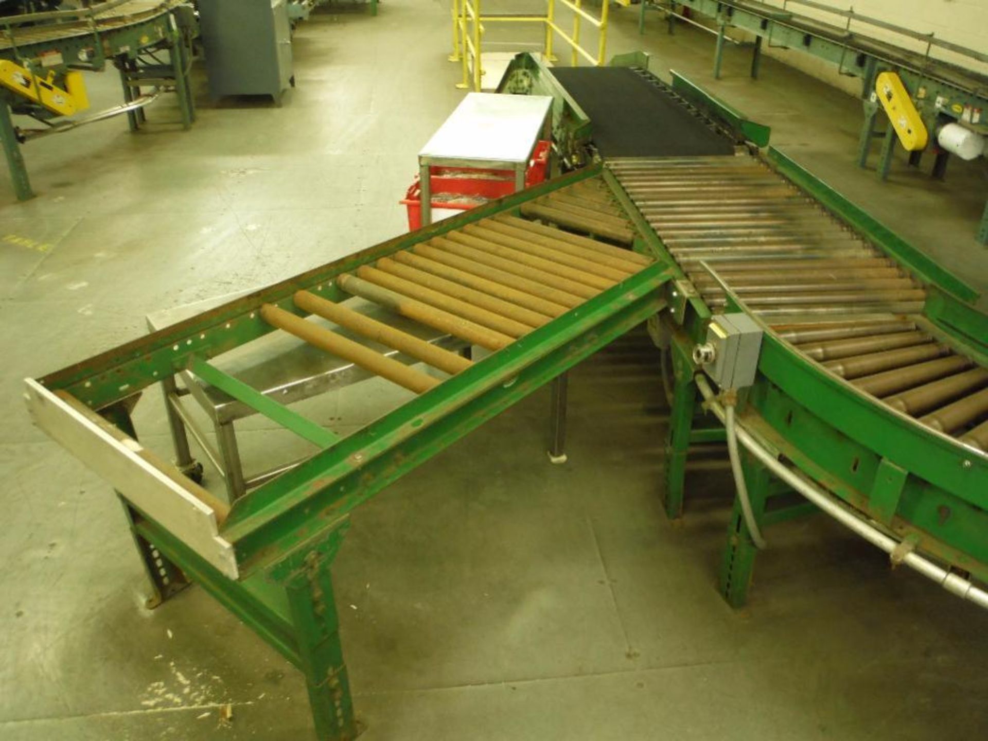 Uniflo 180 degree power roller conveyor, 108 in. long x 120 in. wide overall, 18 in. rollers to 26 - Image 3 of 5