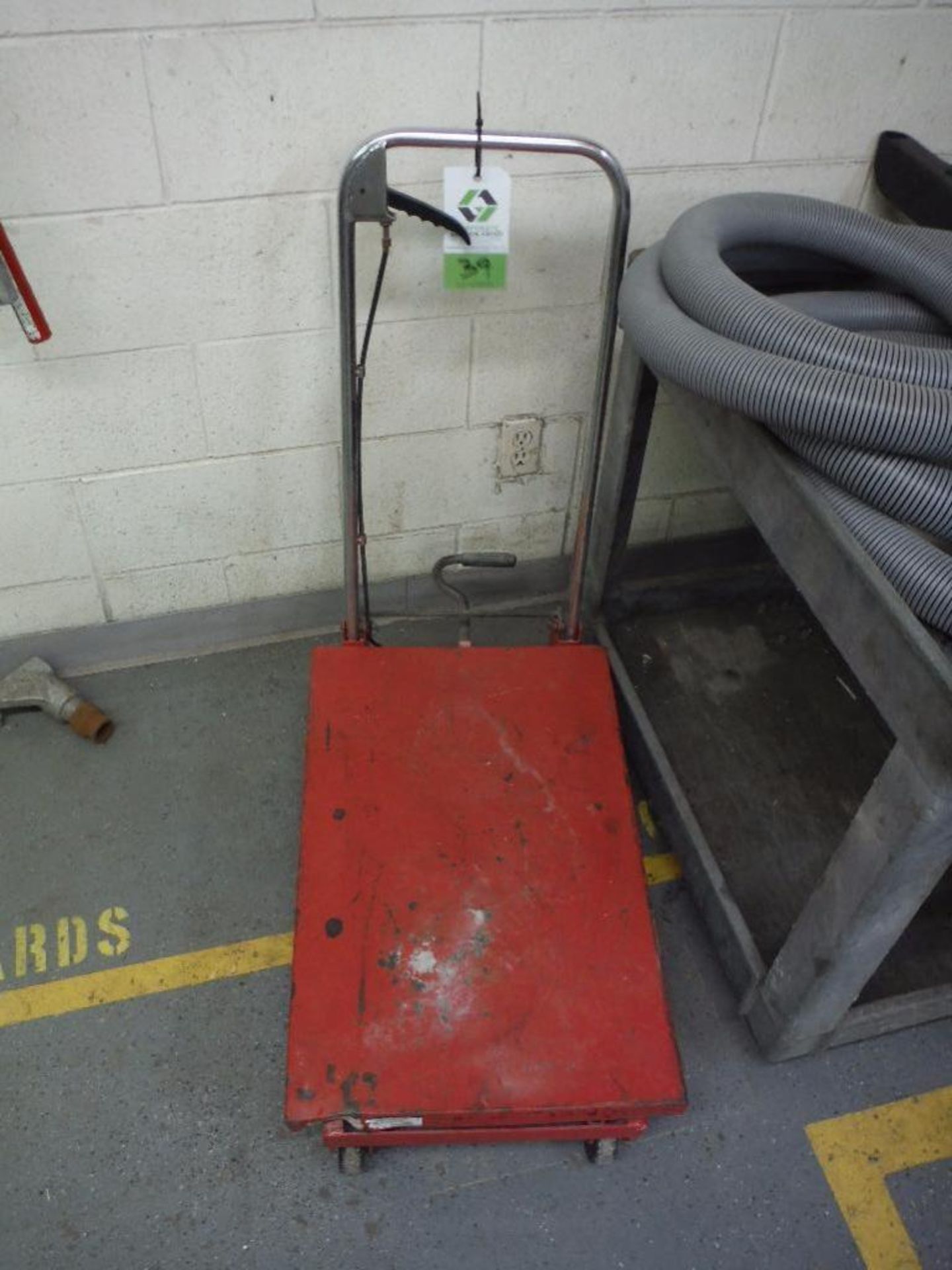 Hydraulic lift cart, 27 in. long x 18 in. wide ** Rigging Fee: $10 ** - Image 3 of 3