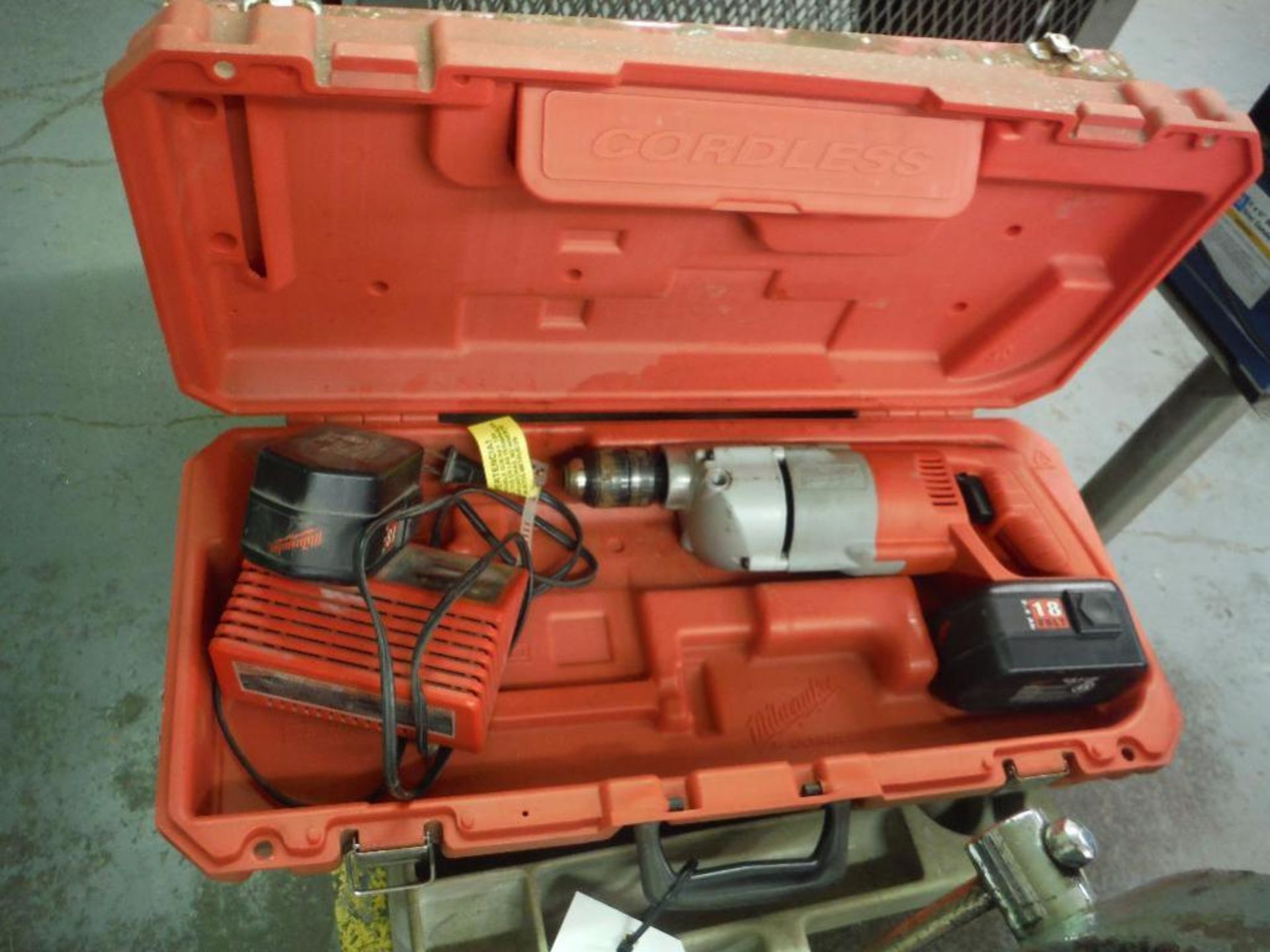 Milwaukee 18 volt cordless 1/2 in. heavy duty drill, 2 batteries, charger, plastic case ** Rigging