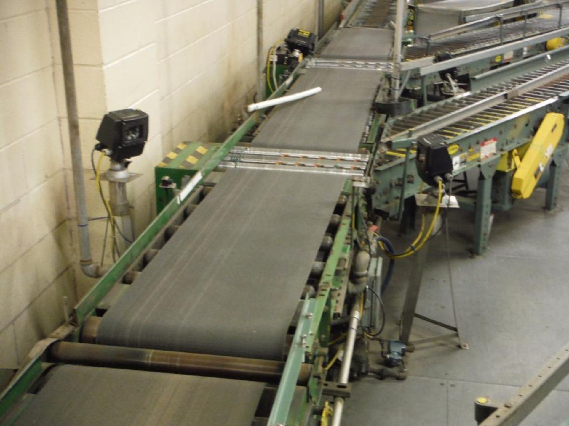 Uniflo rubber belt conveyor, 32 ft. long x 18 in. wide, with (3) 45 degree power turners, with - Image 4 of 11