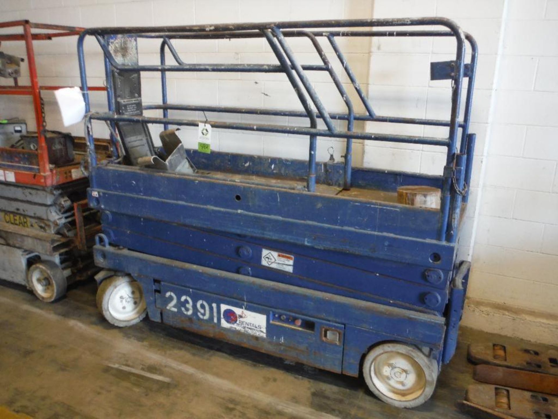 Scissor lift, 88 in. long x 30 in. wide platform retracted, condition unknown ** Rigging Fee: $50 **