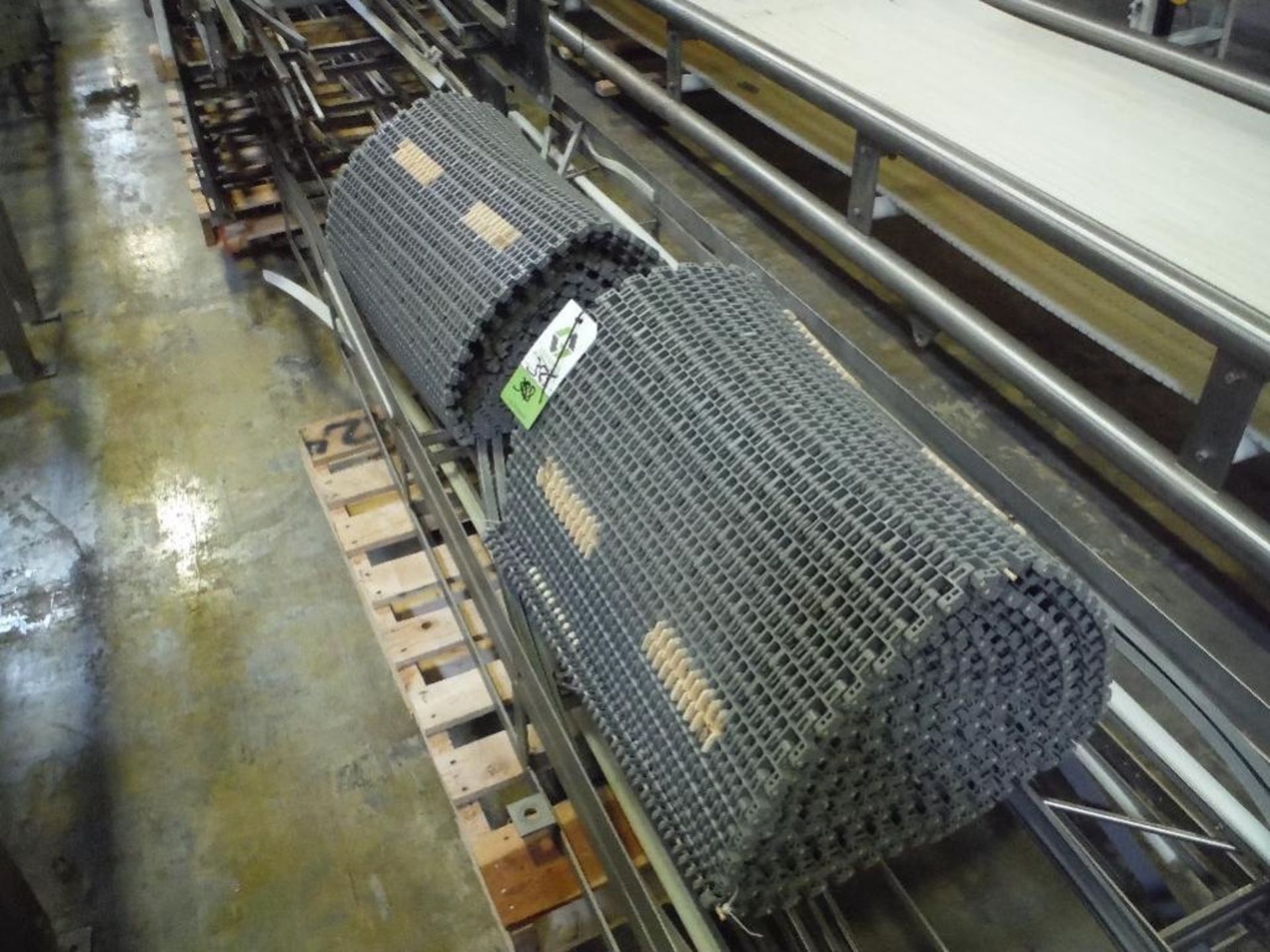 SS conveyor bed, approx. 90 ft. long, 3 rolls of 25 in. wide grey belt, 3 motors and drives, ** Rigg - Image 6 of 14