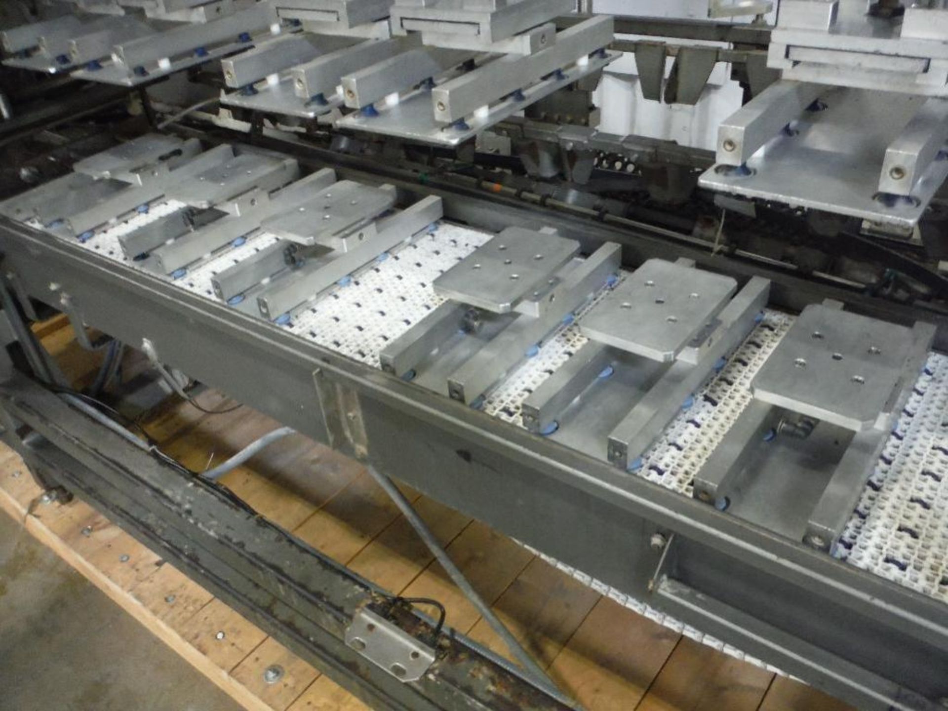 Wepackit case packer, Model 350CP, SN 350CP-2842, 6 twin heads, 19 in. wide conveyor, carbon steel f - Image 9 of 13