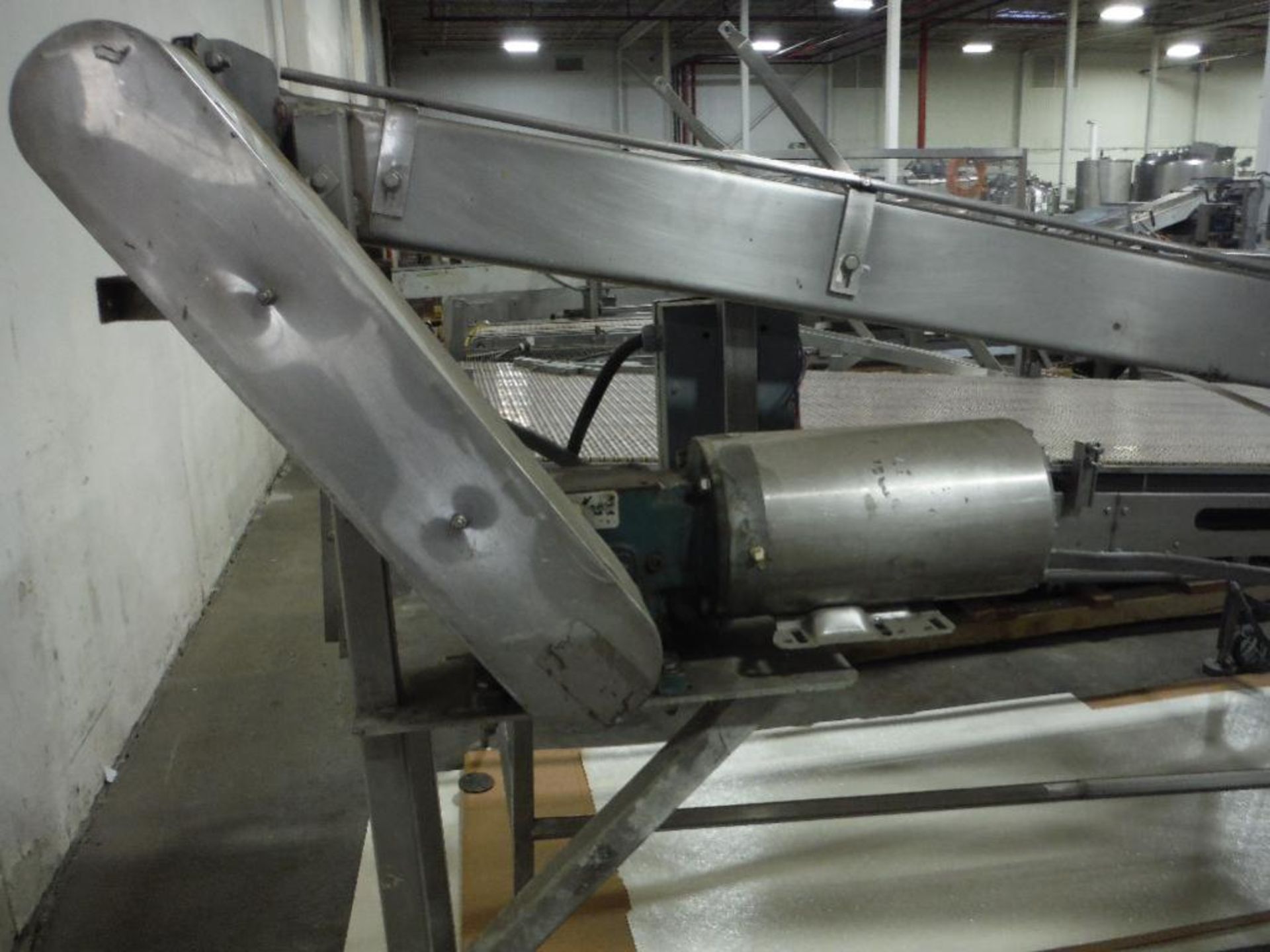 SS incline conveyor, 208 in. long x 10 in. wide x 34 in. infeed x 72 in. discharge, SS wash-down mot - Image 3 of 5