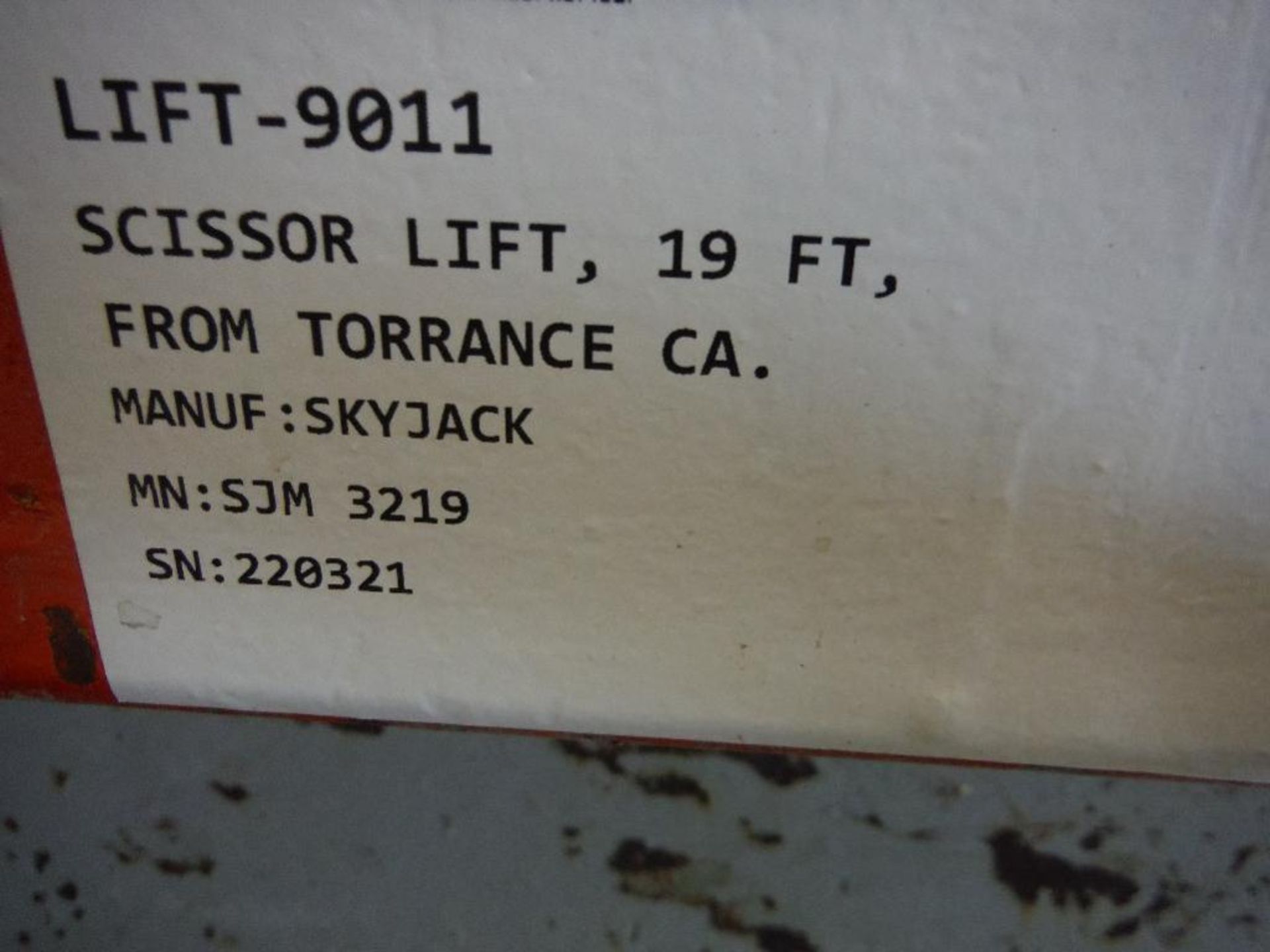 Skyjack scissor lift, Model SJM-3219, SN 220321, 19 ft. lift, 800 lbs. retracted, 500 lbs. extended, - Image 5 of 5