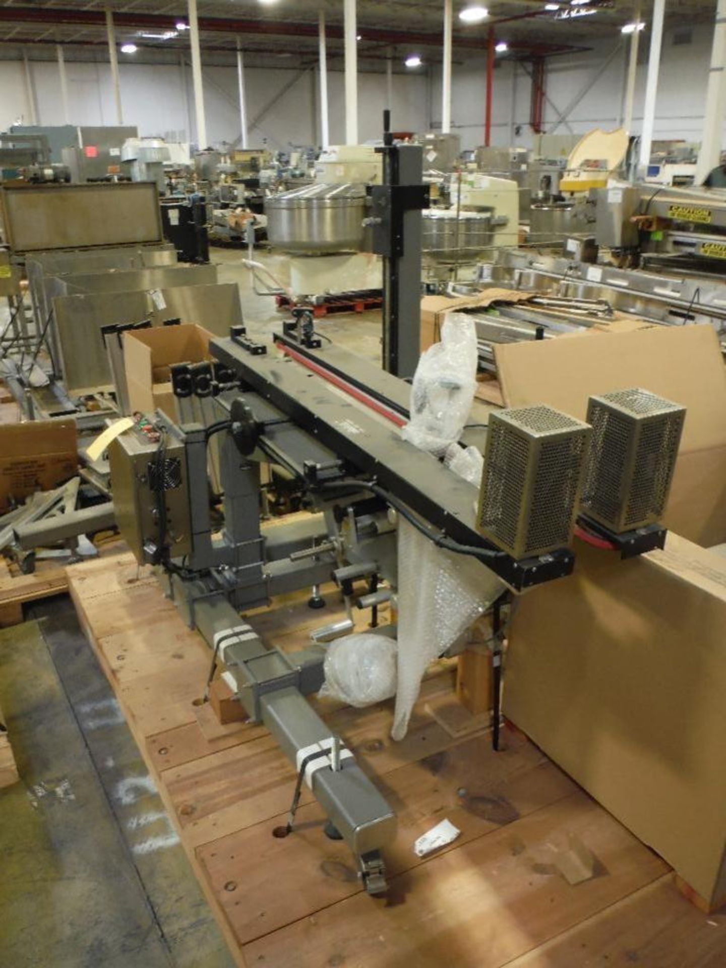 Unused Label-Aire labeler, Model 3115-CD, SN 023670, adjustable cart, hugger belt conveyor and contr - Image 4 of 10