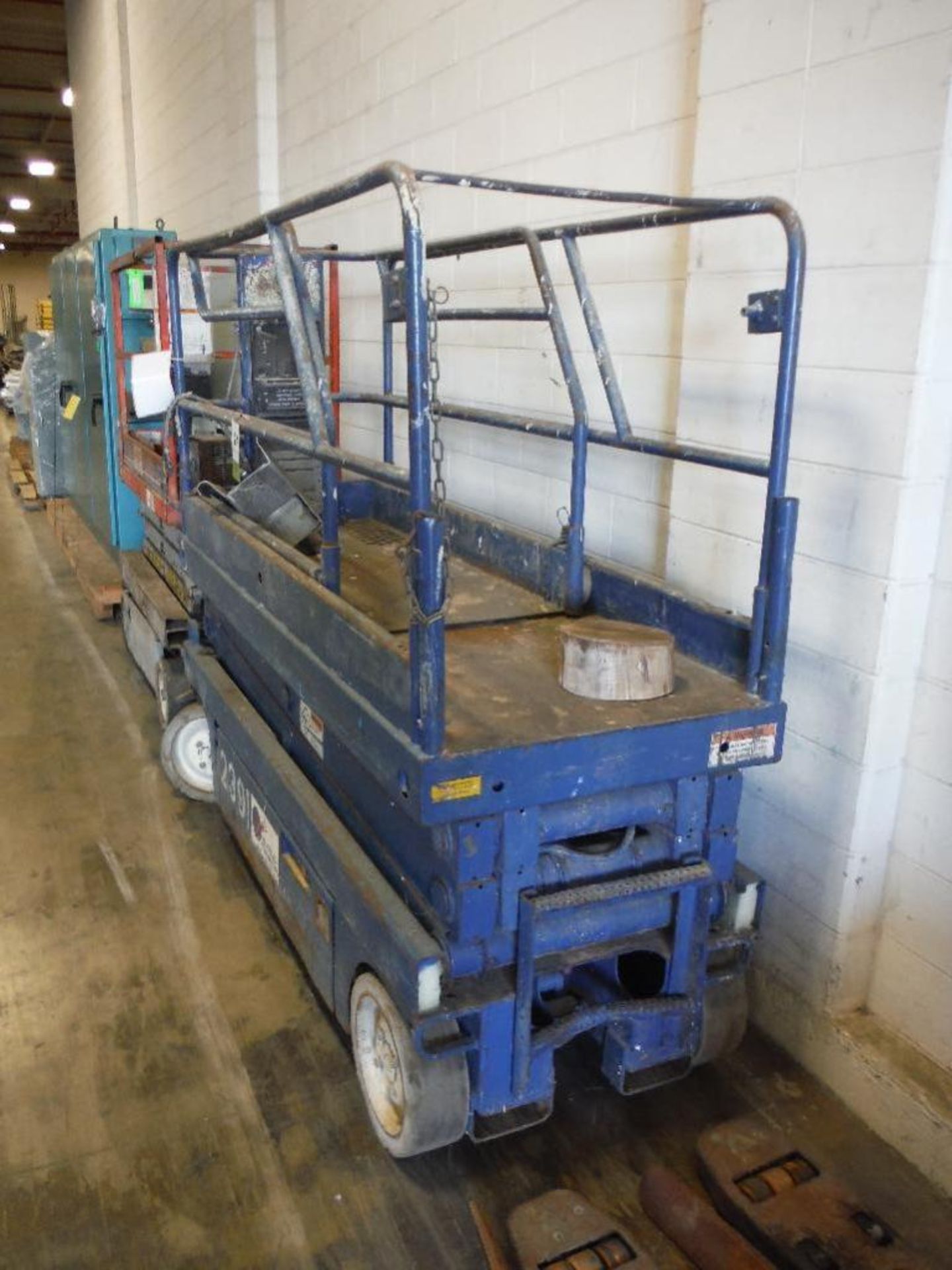 Scissor lift, 88 in. long x 30 in. wide platform retracted, condition unknown ** Rigging Fee: $50 ** - Image 2 of 6