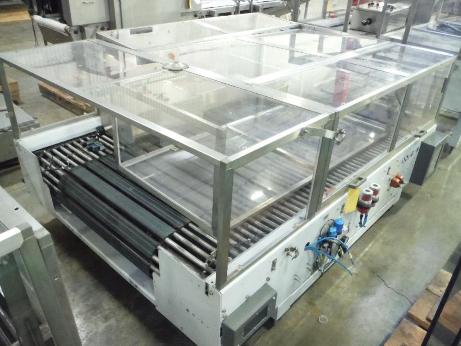 2007 Sidel combiner conveyor, Model TDC0016, SN 904835-SMMM0327, 98 in. long x 66 in. wide, with con - Image 2 of 11