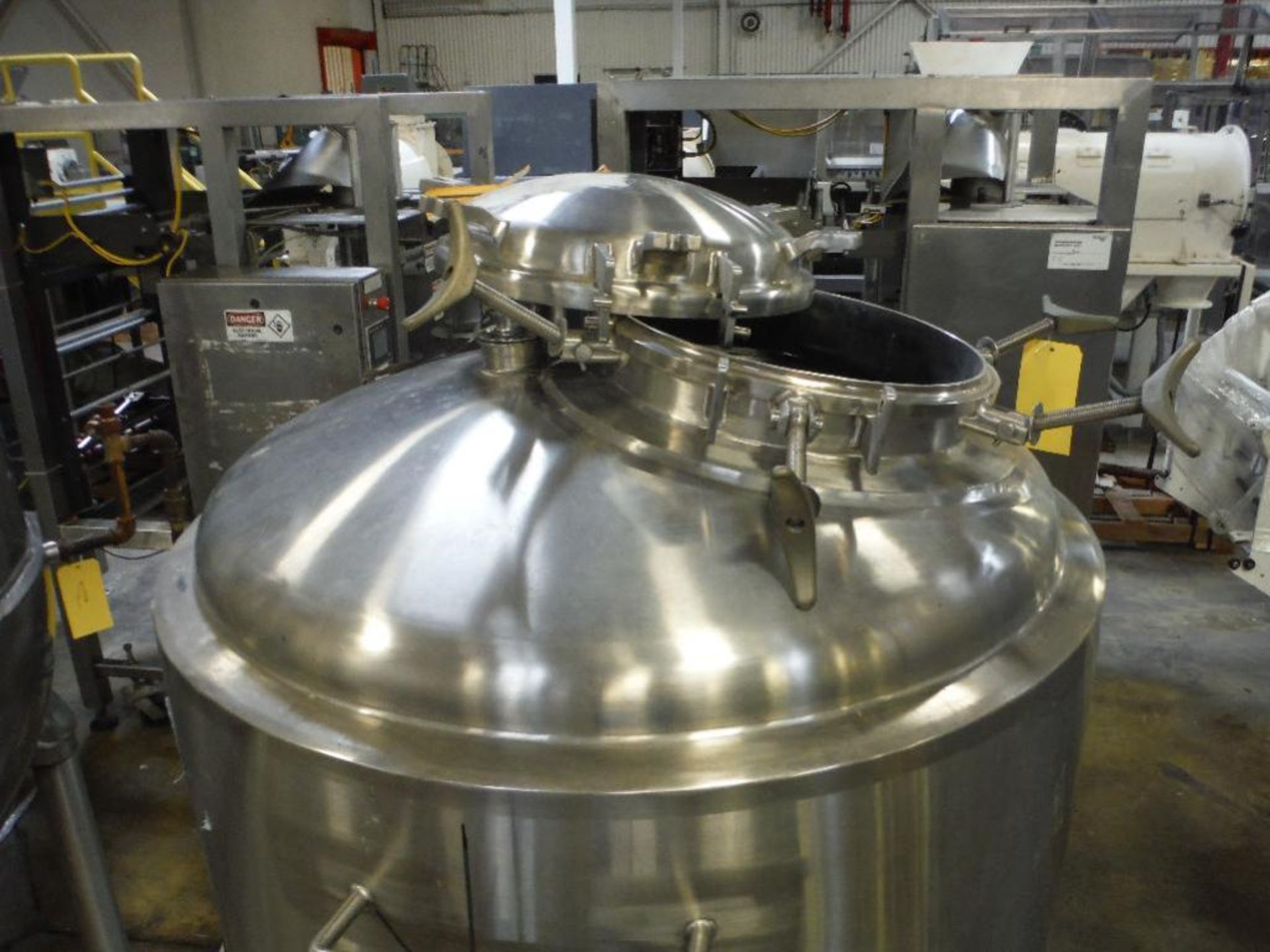1990 Precision vacuum kettle, SN 9922-2, 316 SS, 1000 L capacity, insulated, CIP ball, 45 in. dia x - Image 4 of 8