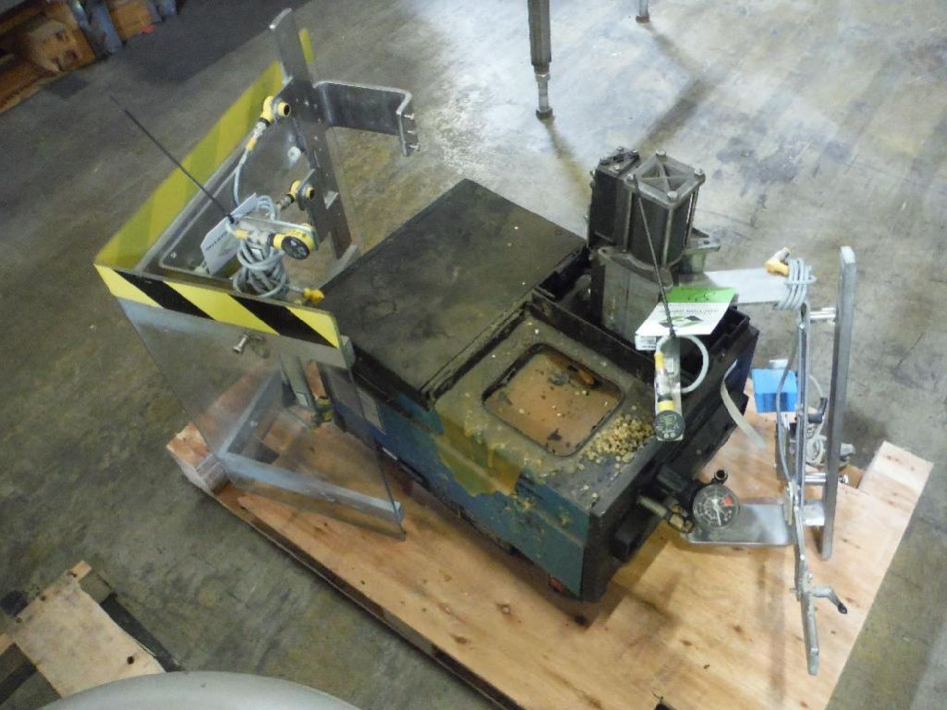 Nordson hot melt pot, Model 3100, SN AN92H11254, with light curtain ** Rigging Fee: $25 ** - Image 2 of 4