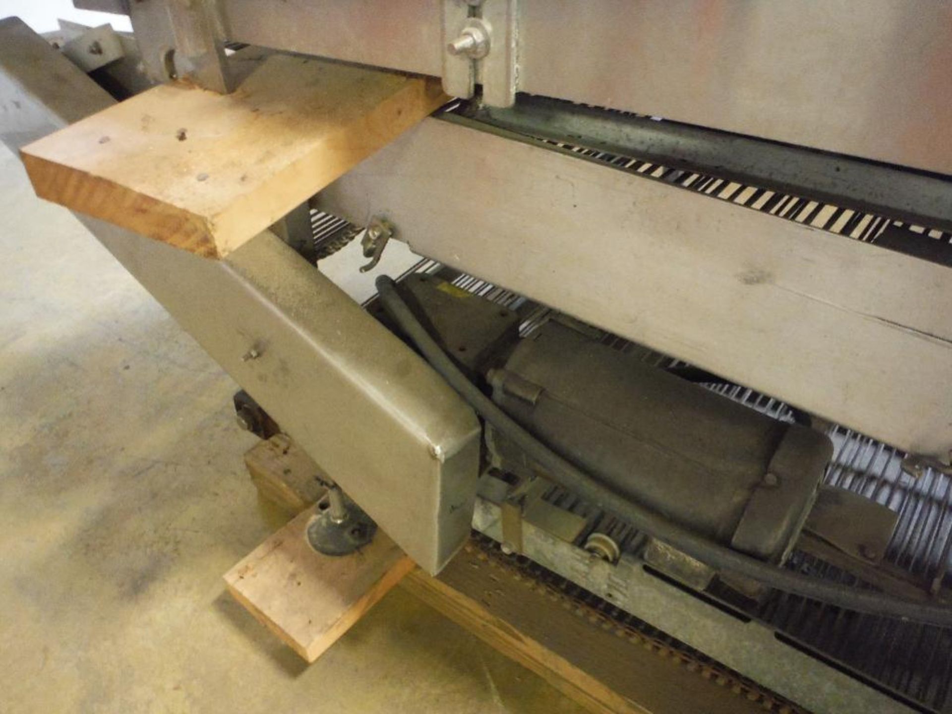 2 pieces of SS rod conveyor, 130 in. long x 24 in. wide, and 140 in. long x 36 in. wide ** Rigging F - Image 5 of 5
