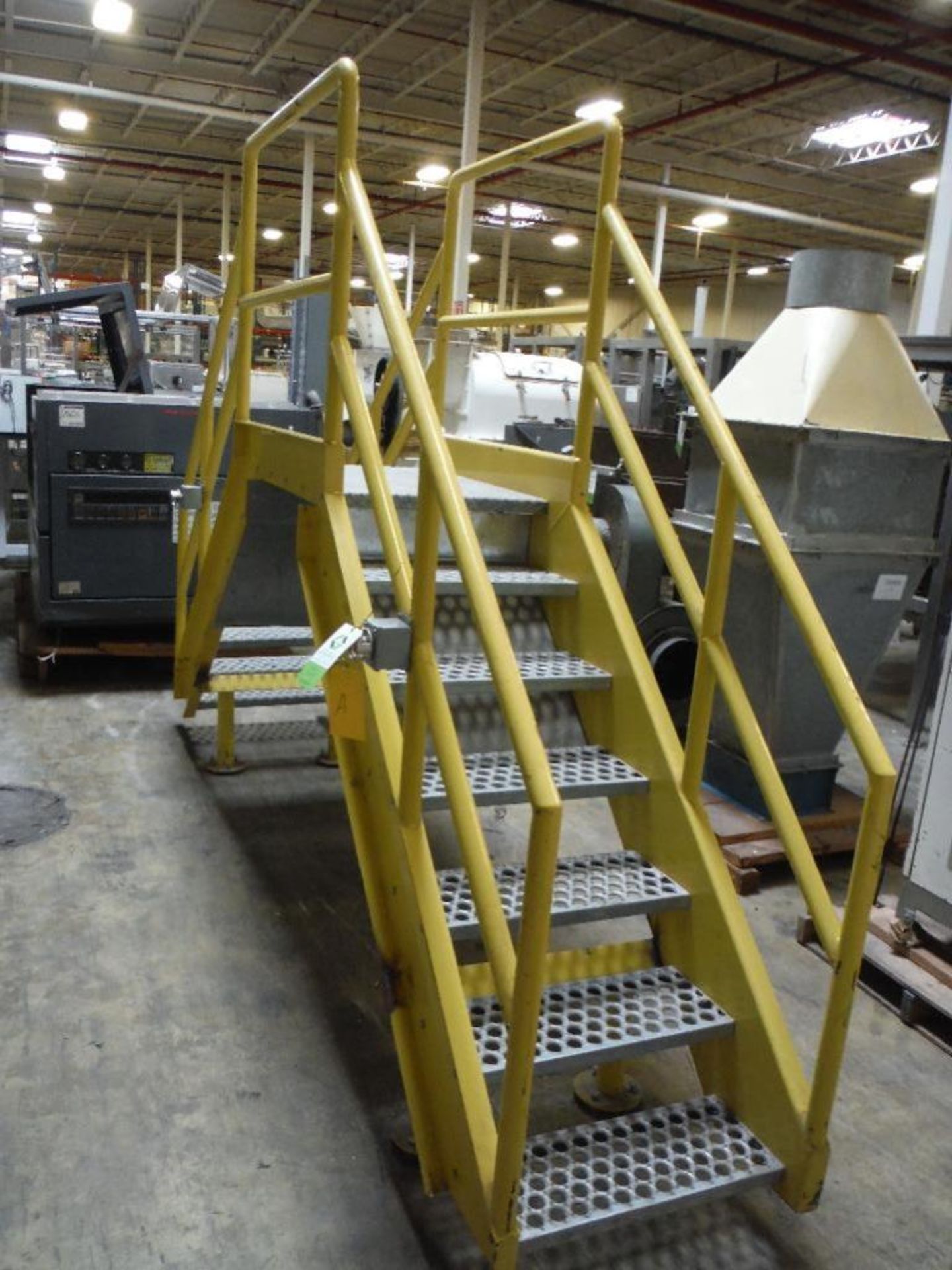 6 step crossover, clearance 27 in. wide x 55 in. tall, 26 in. wide steps, carbon steel ** Rigging Fe - Image 2 of 4