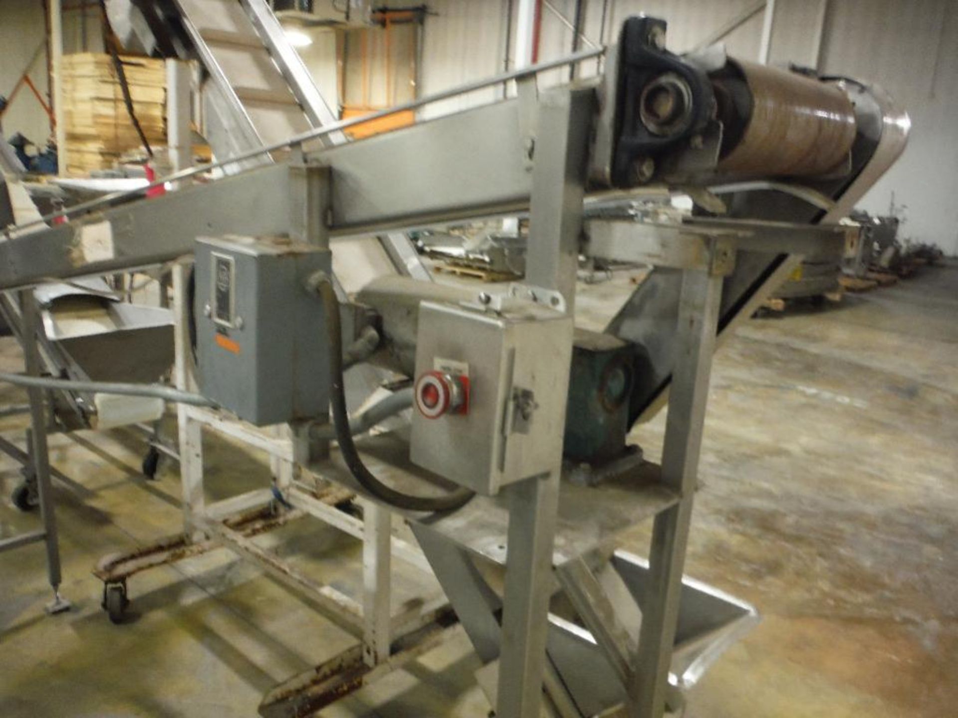 SS incline conveyor, 208 in. long x 10 in. wide x 34 in. infeed x 72 in. discharge, SS wash-down mot - Image 2 of 5