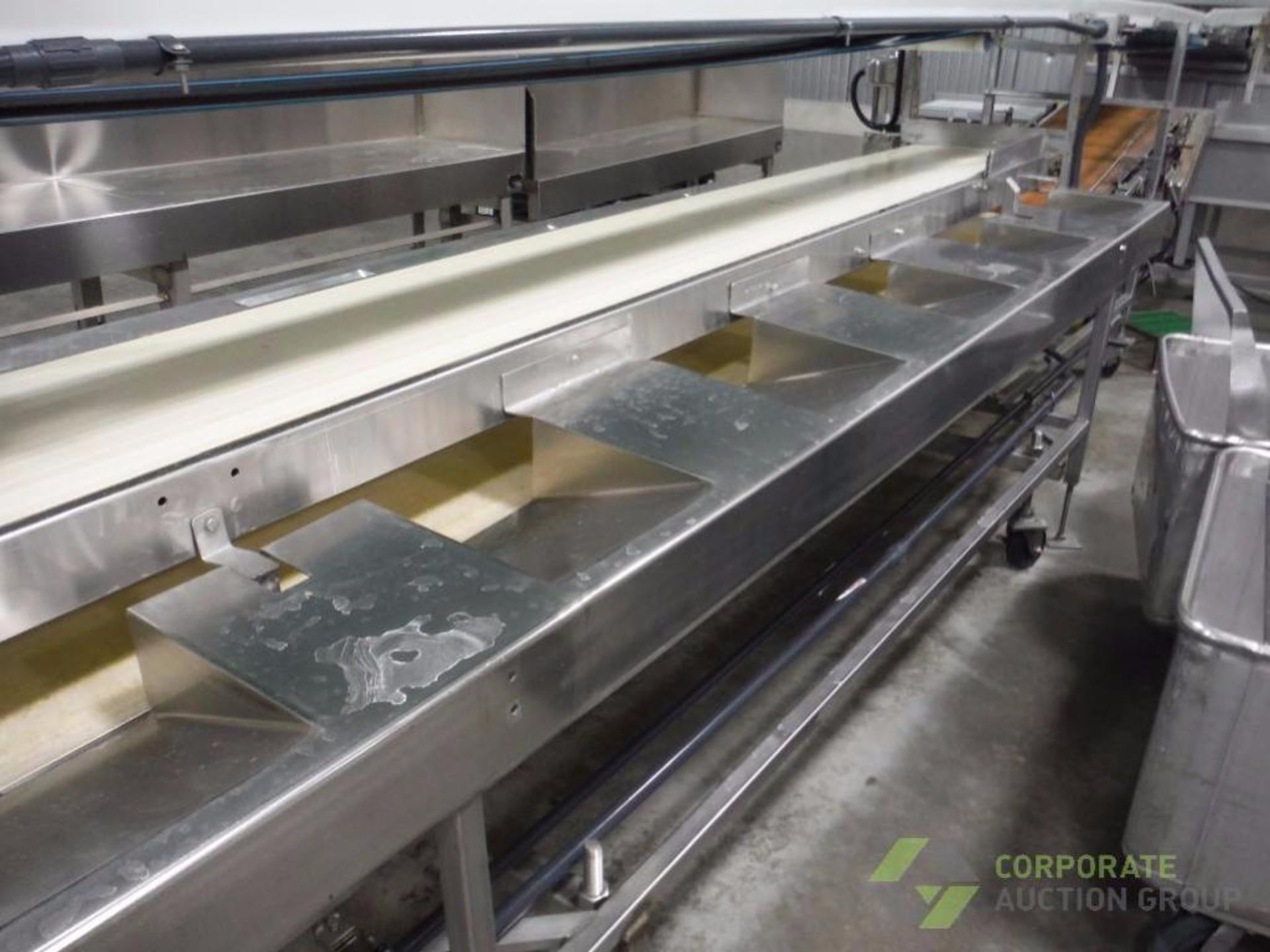 SS packoff conveyor, 21 ft. long, (4) conveyors, SS washdown motors, on wheels ** Rigging Fee: $ 100 - Image 4 of 9