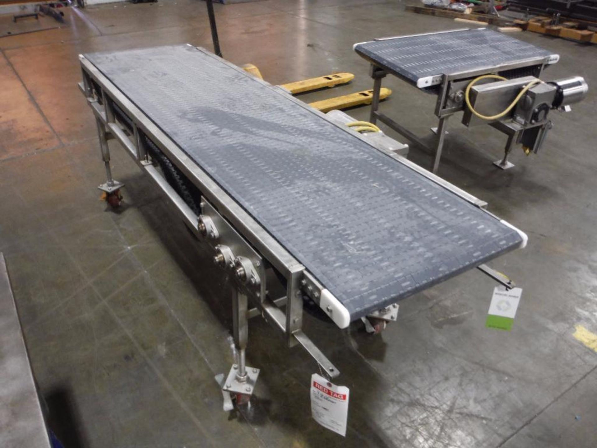 SS conveyor, 96 in. long x 24 in. wide x 31 in. tall, gray plastic belt, SS motor and drive, SS fram - Image 4 of 7
