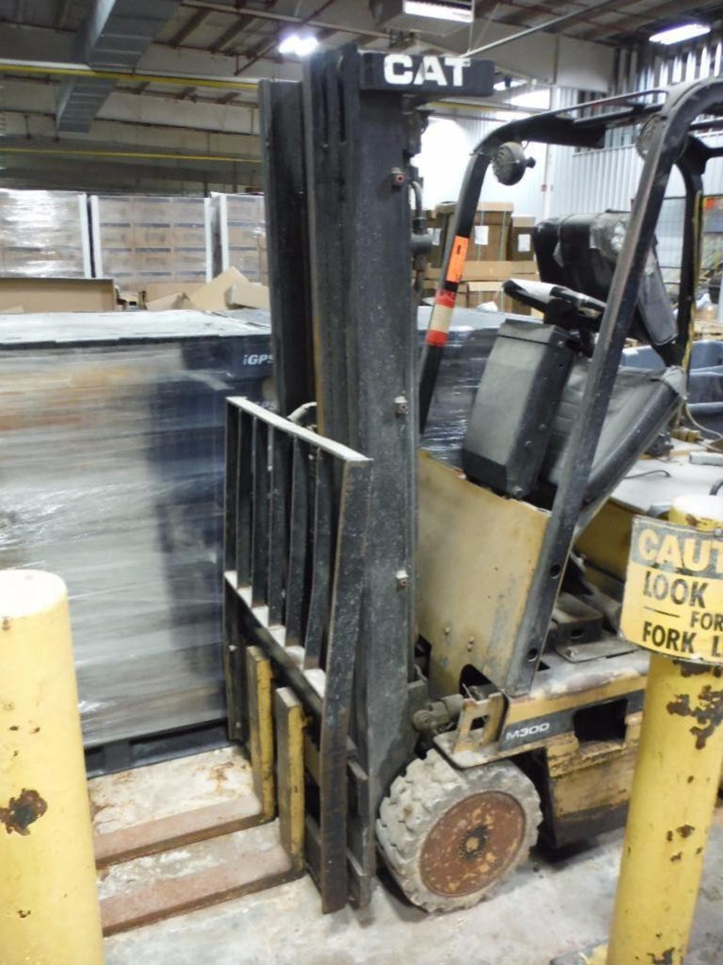 Caterpillar forklift, Model 30D, 36V, 3000 lb max capacity, Machine ID 970151, 5965 hours, needs new - Image 10 of 11