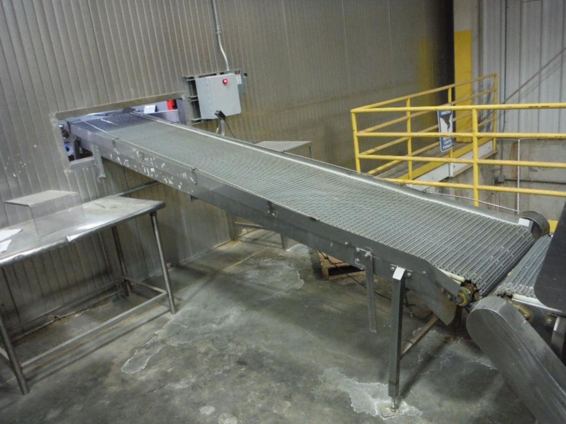 SS incline conveyor, plastic interlock belt, 138 in. long x 24 in. wide, SS washdown motor and drive - Image 2 of 6