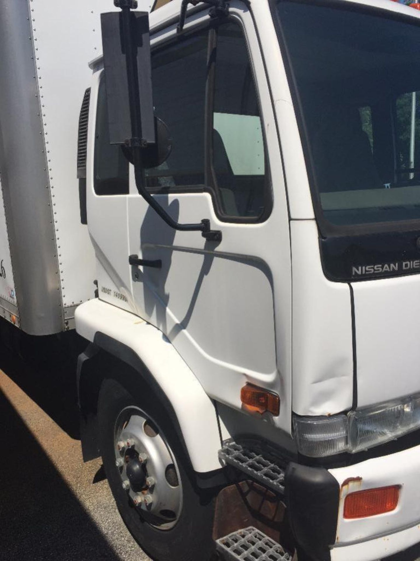 2004 UD single axle van truck, Nissan diesel engine, 6 speed manual transmission, 24 ft. Morgan dry - Image 2 of 14