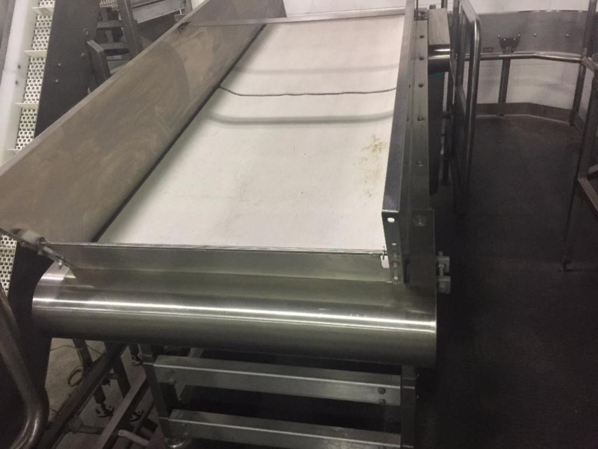 Incline conveyor with hopper, conveyor 80 in. long x 30 in. wide x 32 in. infeed x 48 in. discharge - Image 5 of 10