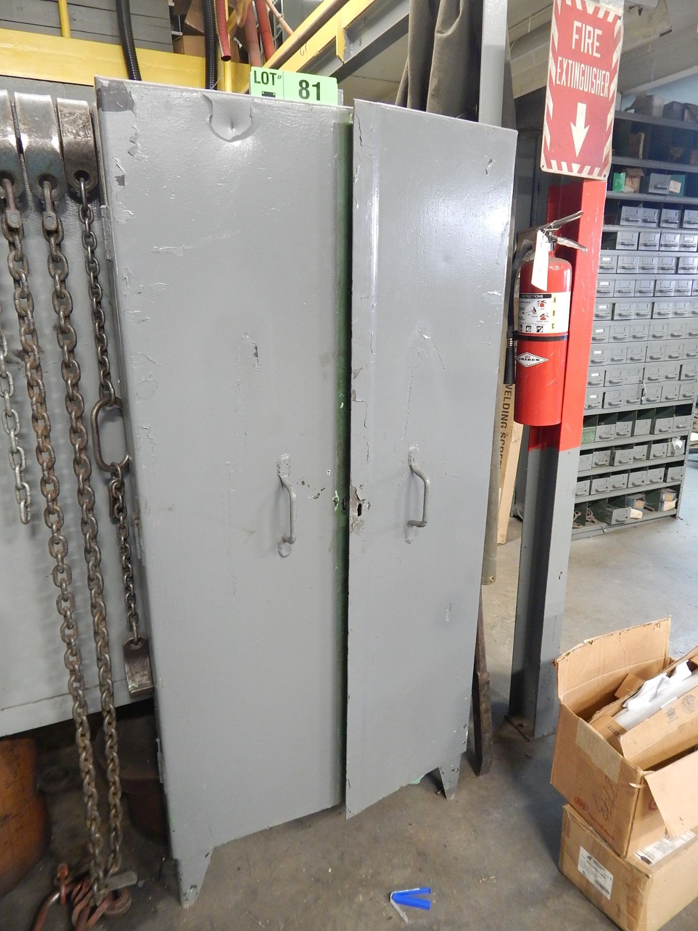 LOT/ STEEL TOOL CABINET